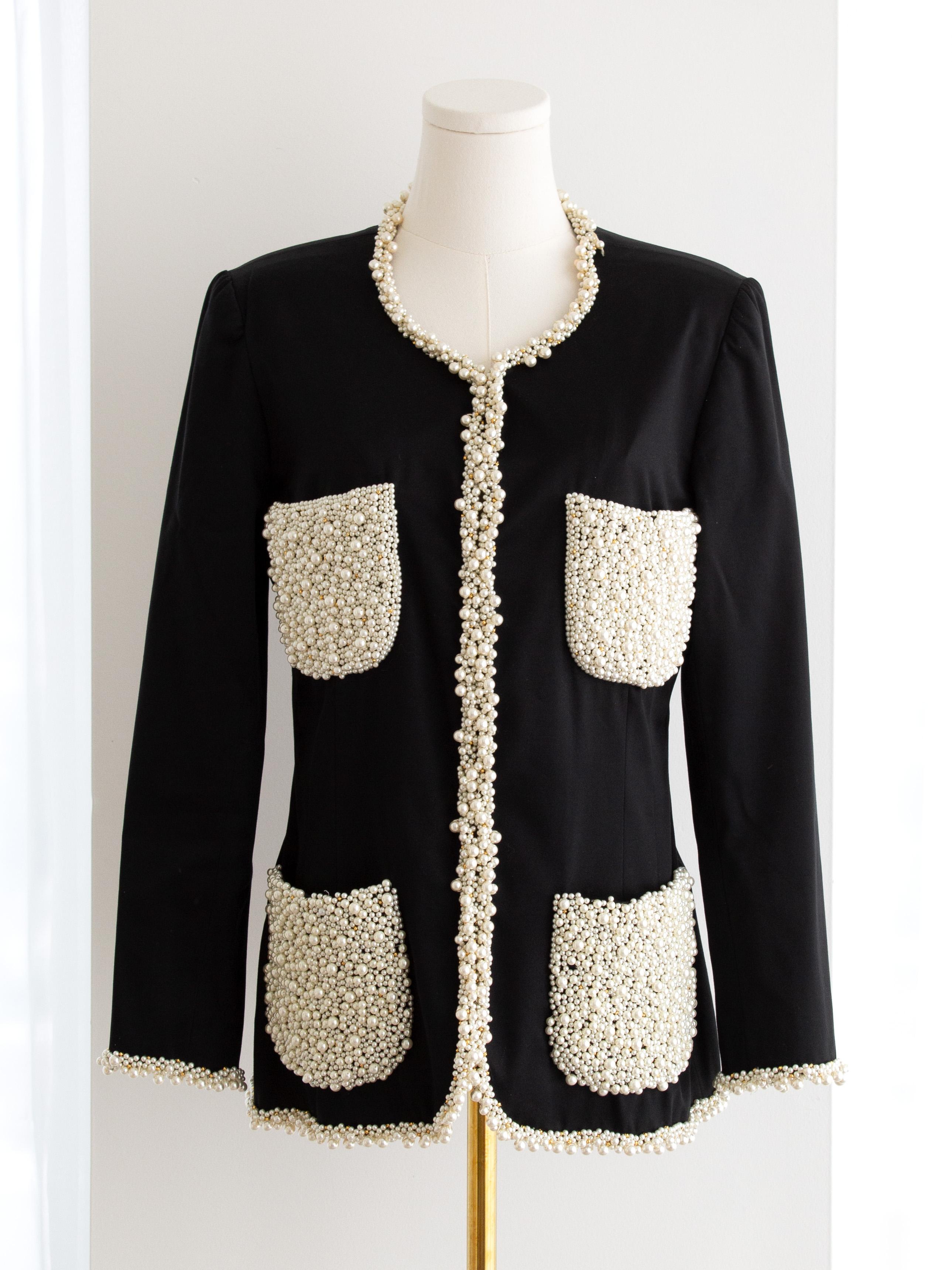 Chanel Vintage S/S 1990 Schwarz Faux Perle verschönert Seide Jacke Damen im Angebot