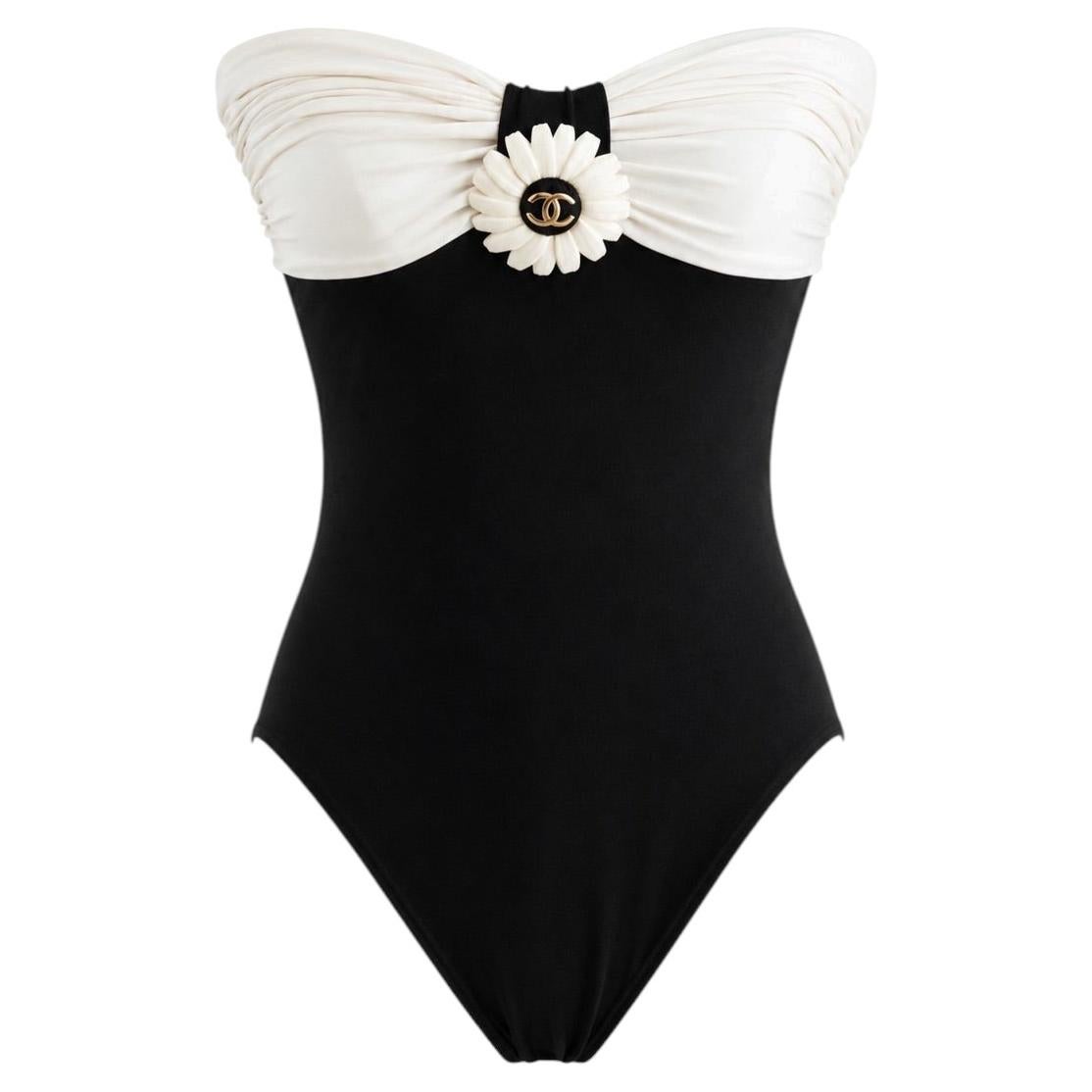 Chanel Vintage Frühjahr/Sommer 1990 – Schwarzer, weißer Badeanzug mit Blumenmuster im Angebot