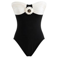 Maillot de bain une pièce Chanel vintage printemps-été 1990, noir et blanc, à motif floral