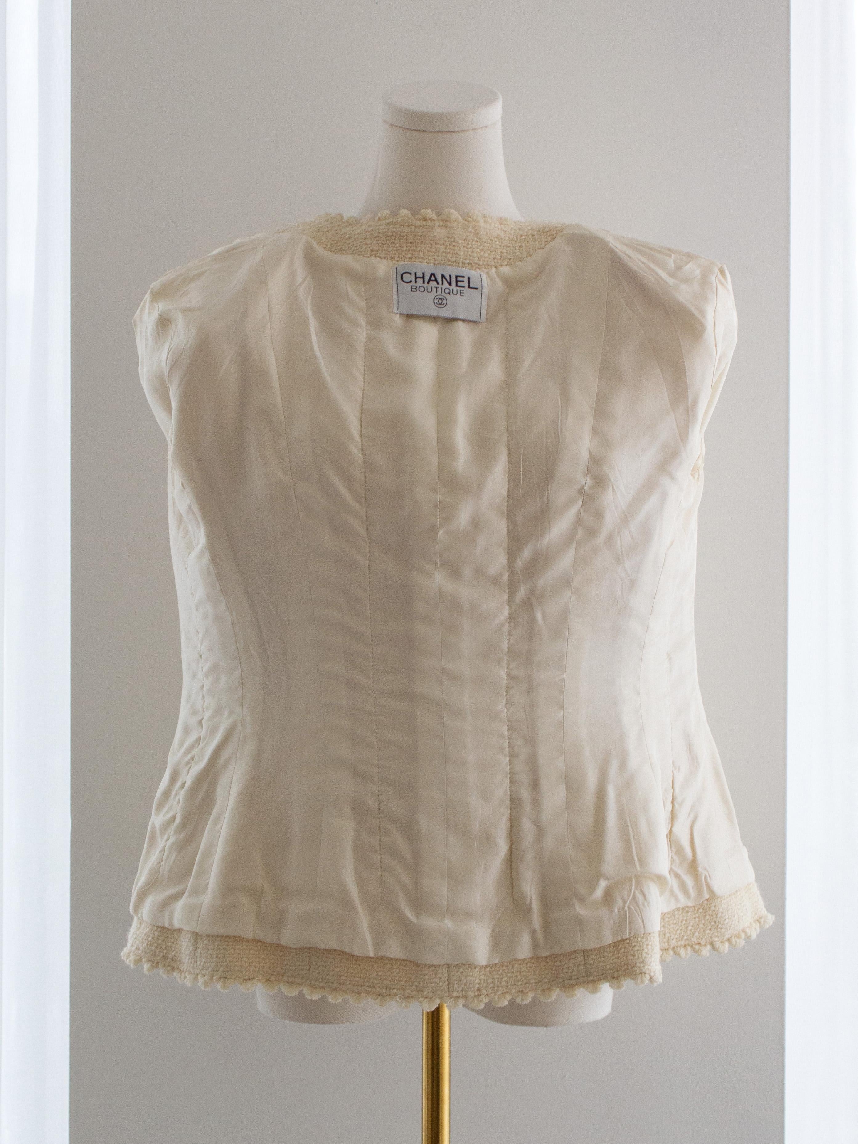 Chanel Vintage S/S 1990 Ecru Cream 24K Gold CC Veste festonnée en tweed en vente 8