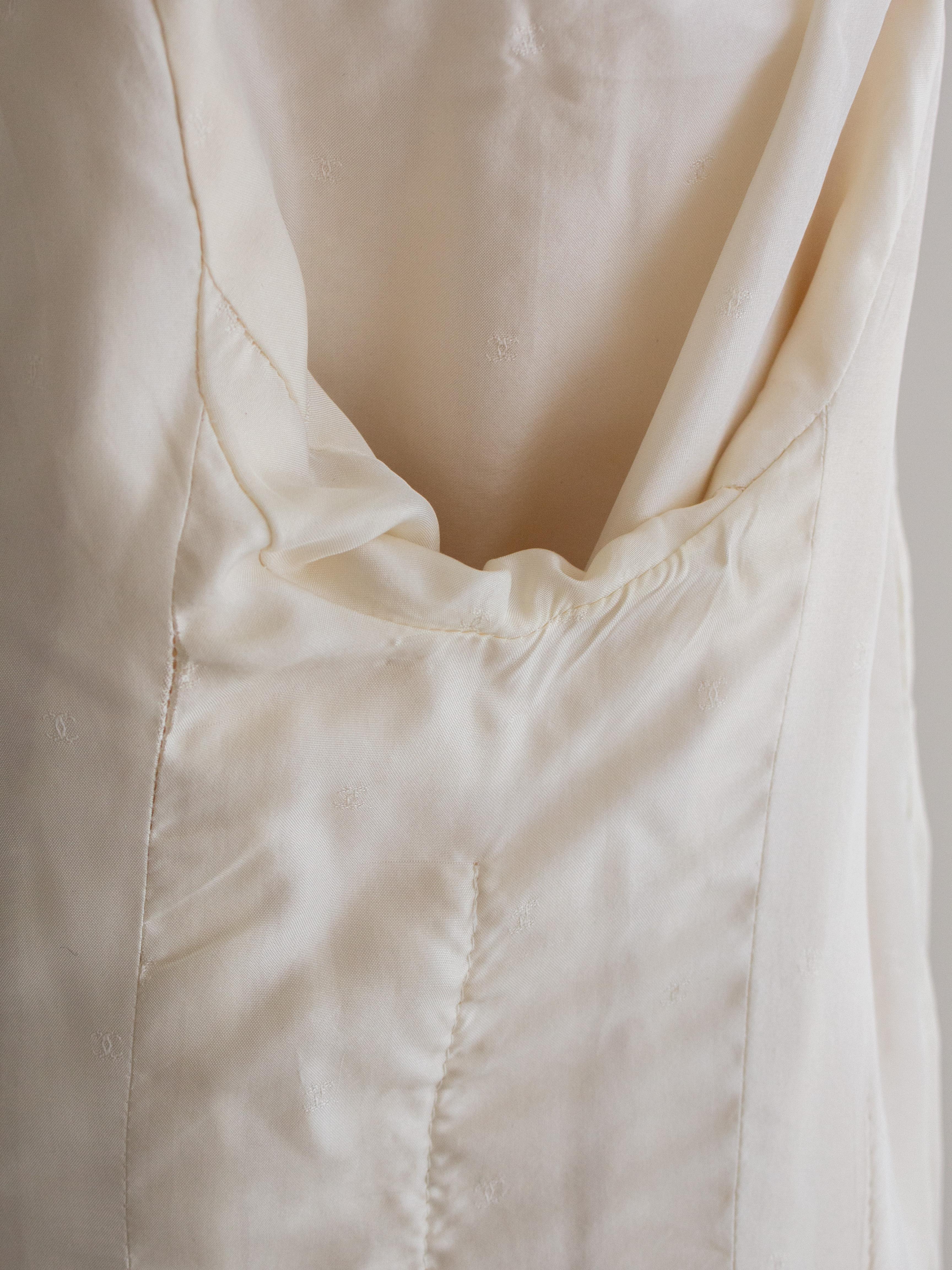Chanel Vintage S/S 1990 Ecru Cream 24K Gold CC Veste festonnée en tweed en vente 10