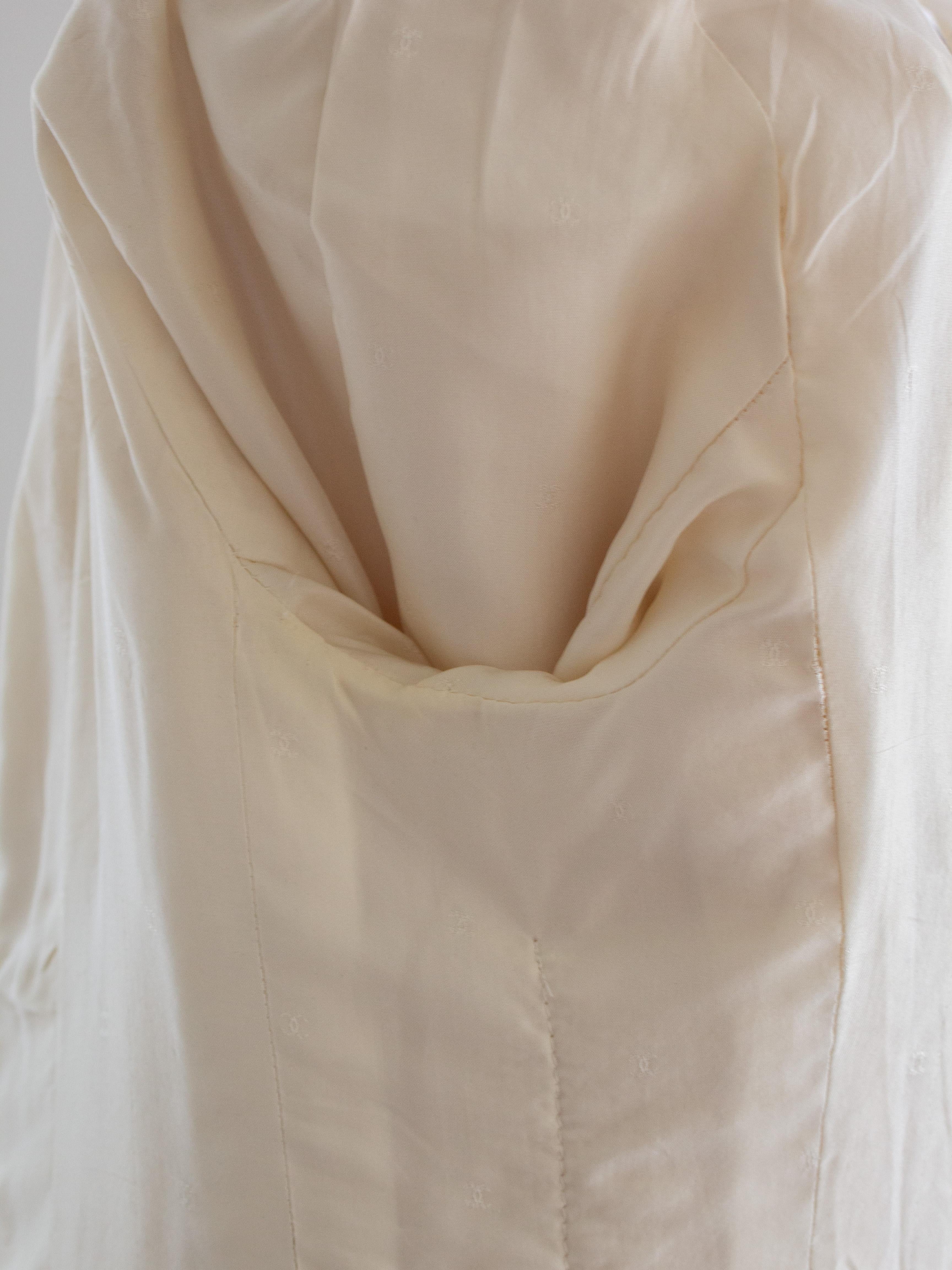 Chanel Vintage S/S 1990 Ecru Cream 24K Gold CC Veste festonnée en tweed en vente 11