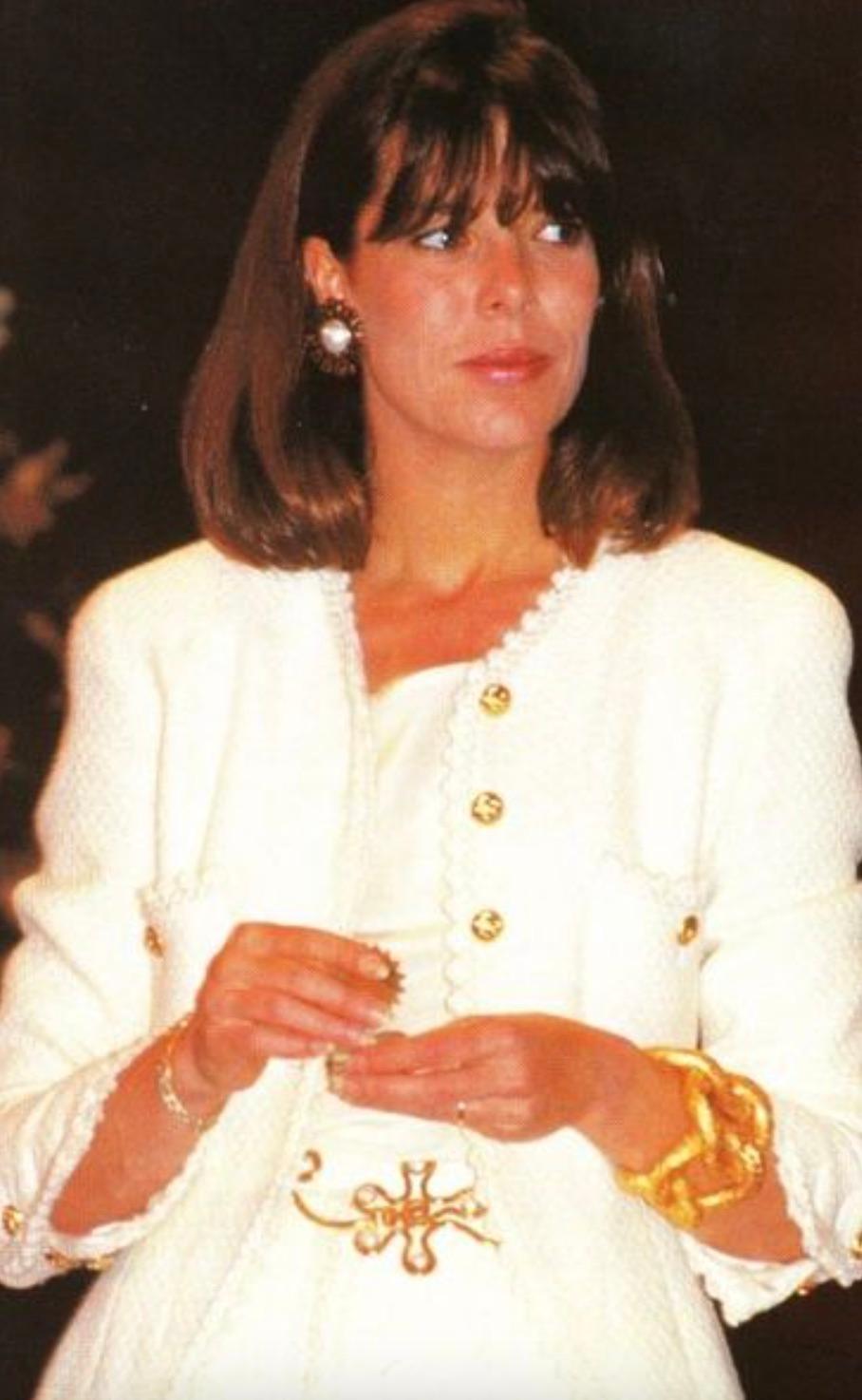 Chanel Vintage S/S 1990 Ecru Cream 24K Gold CC Veste festonnée en tweed Bon état - En vente à Jersey City, NJ