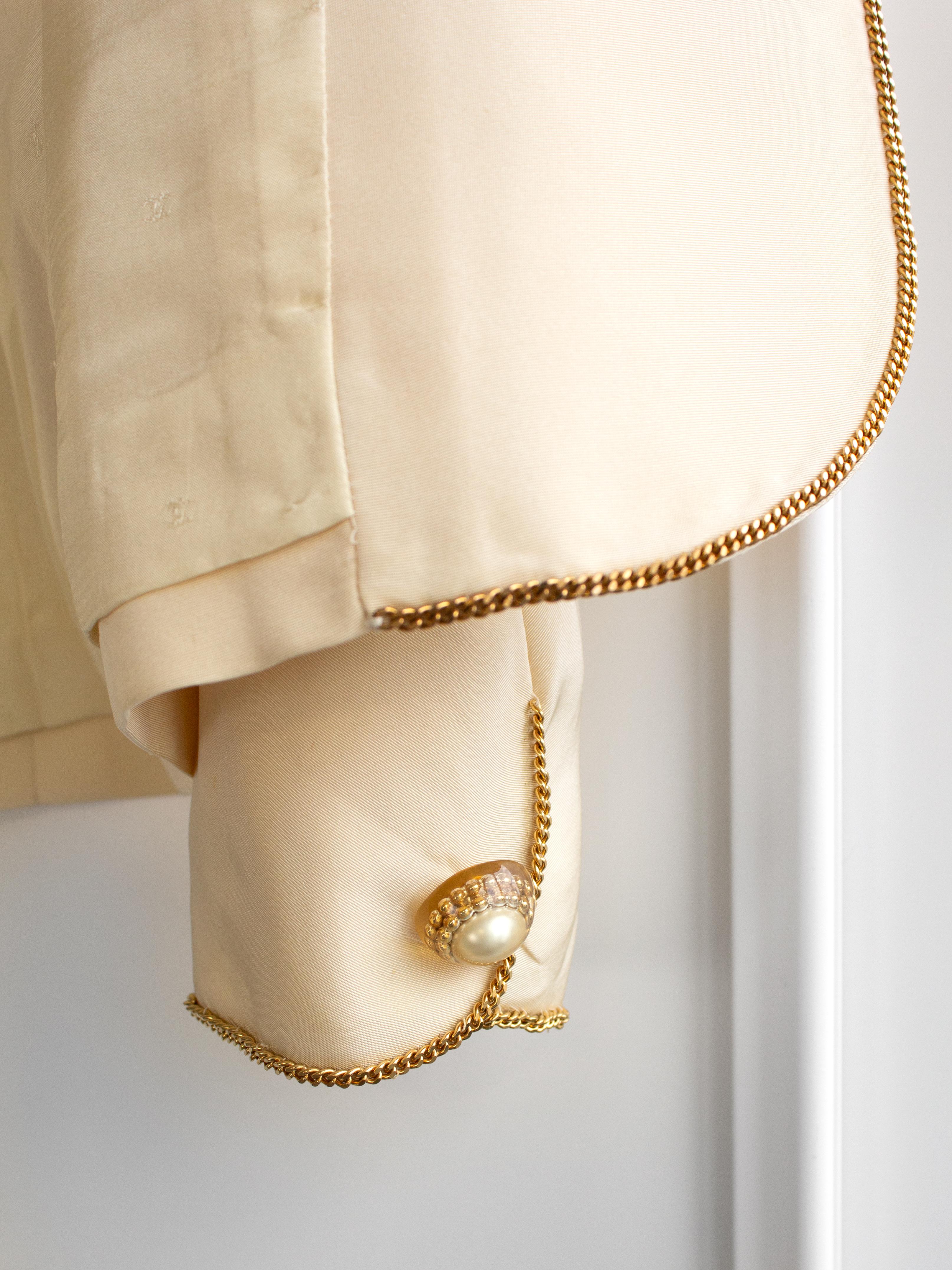 Chanel Vintage S/S 1990 Ecru Cream Silk Gold Chain Jumbo Pearl Lucite Jacket 12