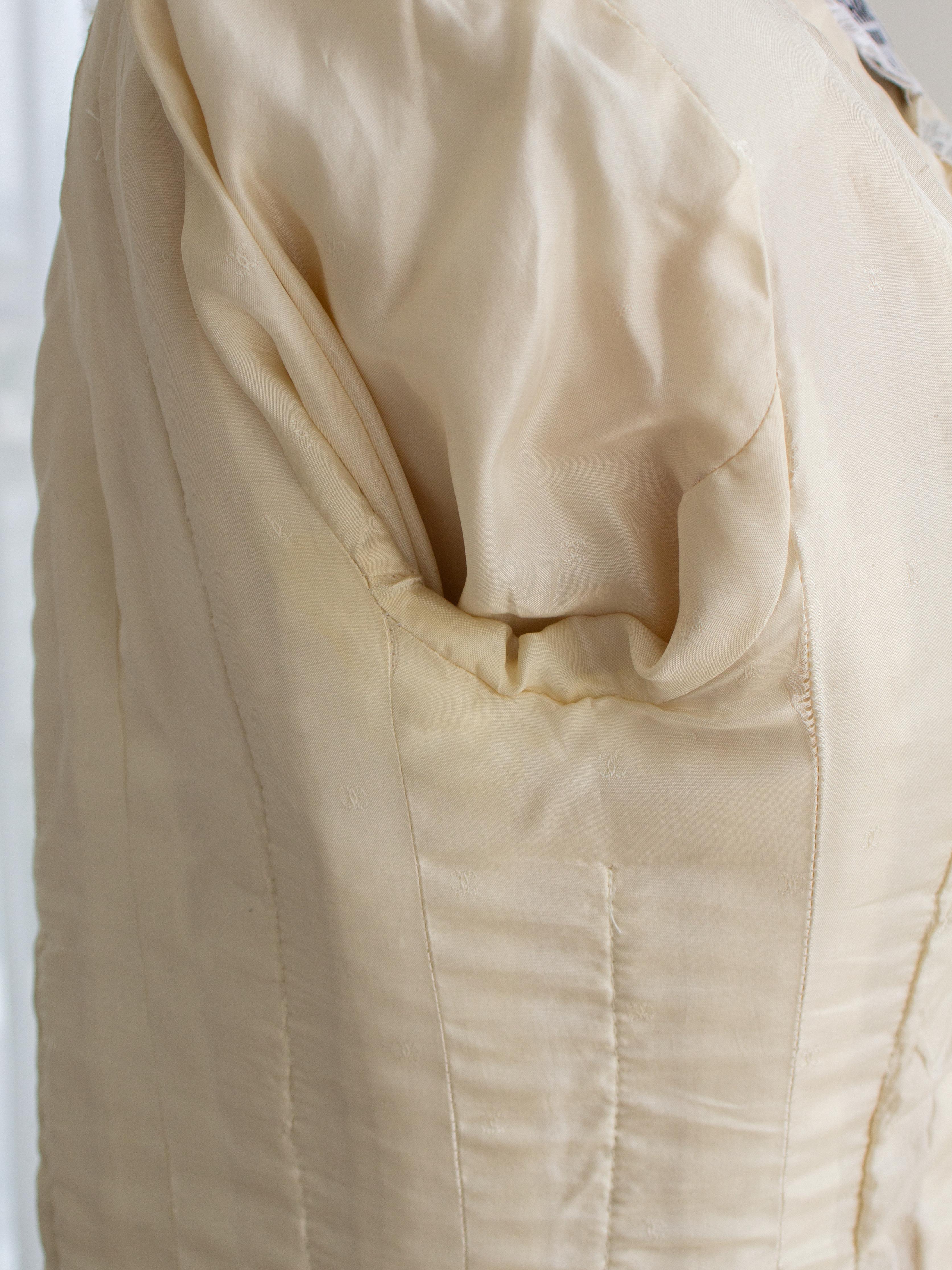 Chanel Vintage S/S 1990 Elfenbein Creme 24K Gold CC Scalloped Tweed Jacke im Angebot 10