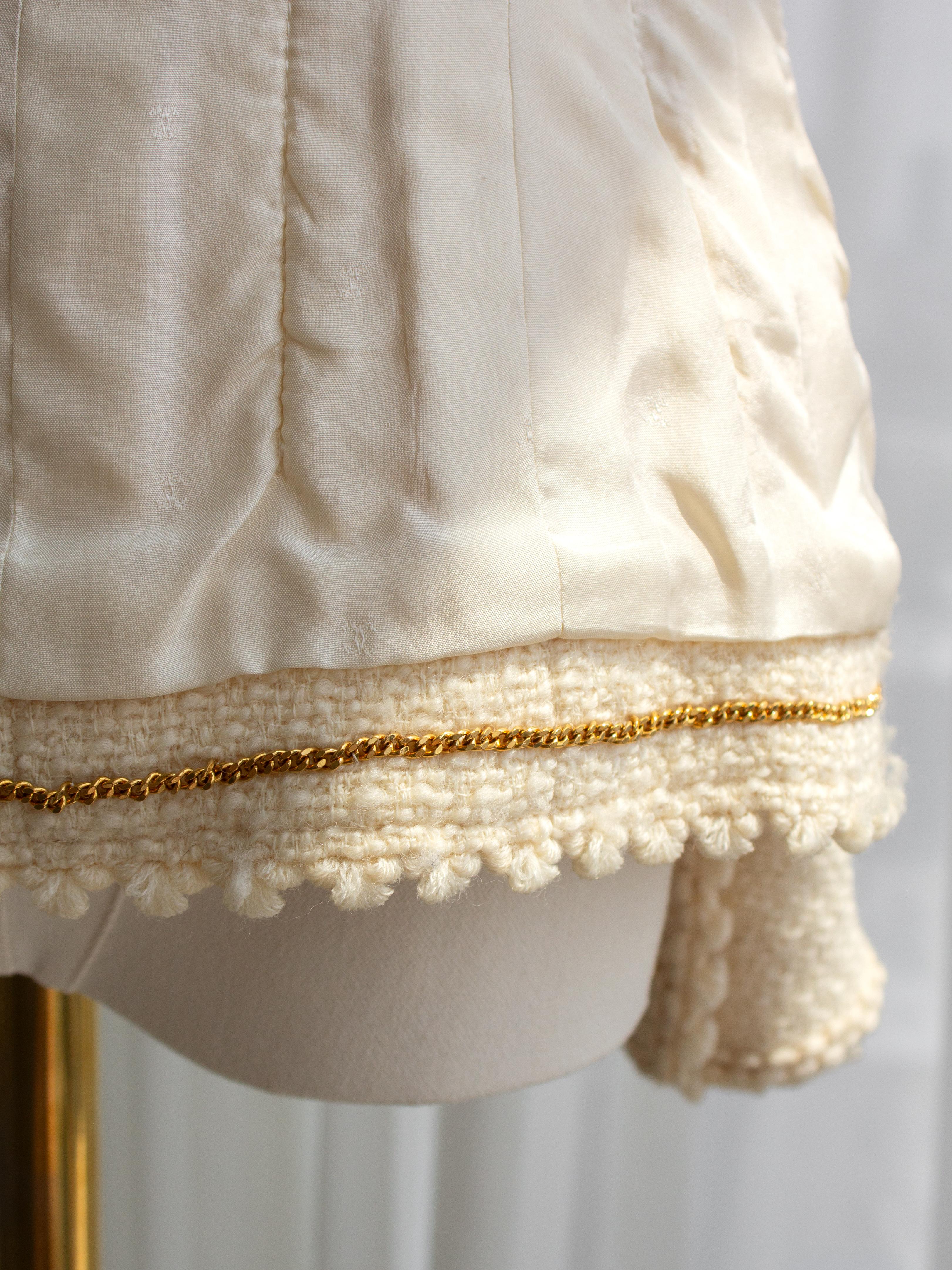 Chanel Vintage S/S 1990 Elfenbein Creme 24K Gold CC Scalloped Tweed Jacke im Angebot 11