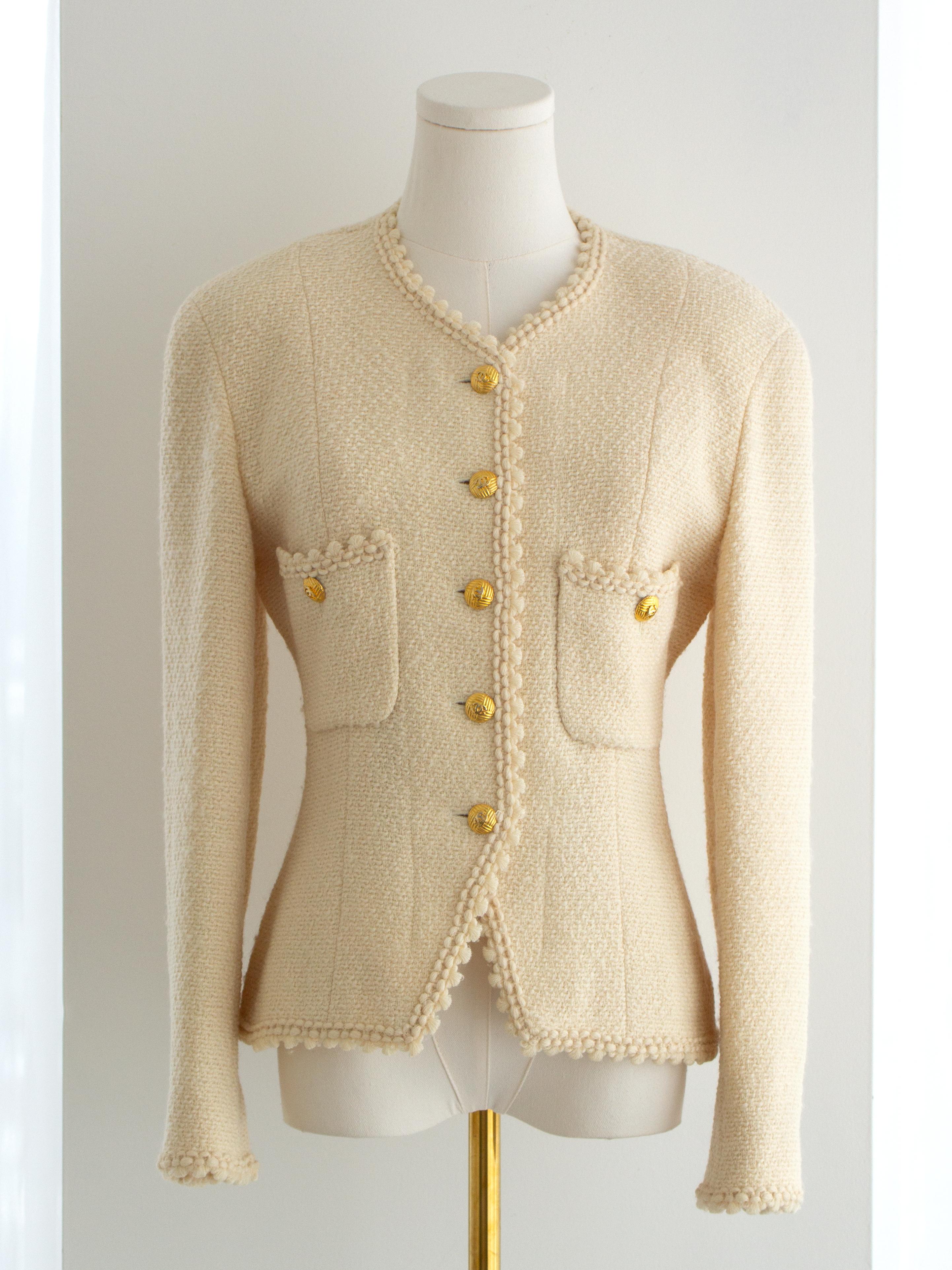 Chanel Vintage S/S 1990 Elfenbein Creme 24K Gold CC Scalloped Tweed Jacke im Angebot 1