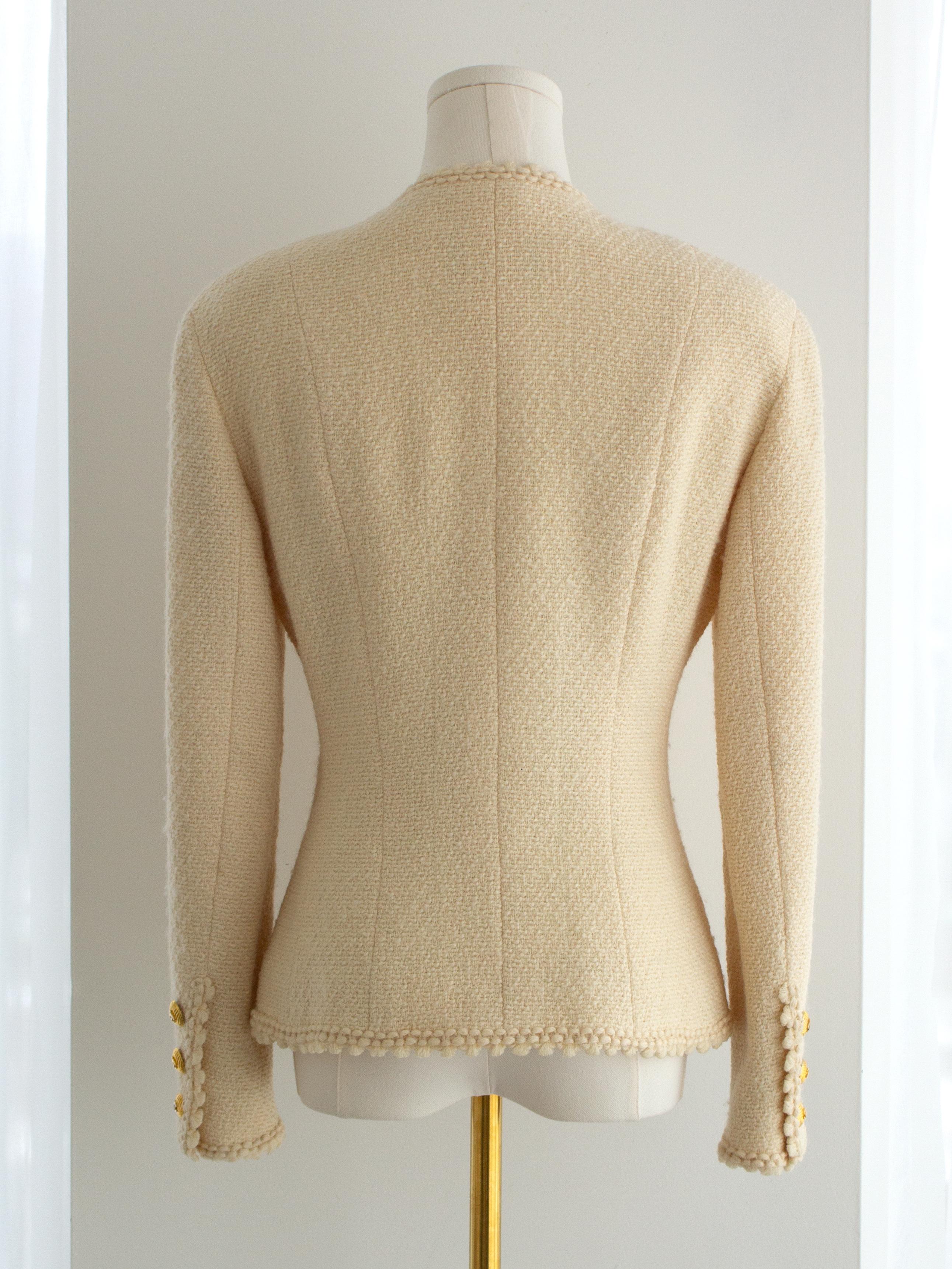 Chanel Vintage S/S 1990 Elfenbein Creme 24K Gold CC Scalloped Tweed Jacke im Angebot 2