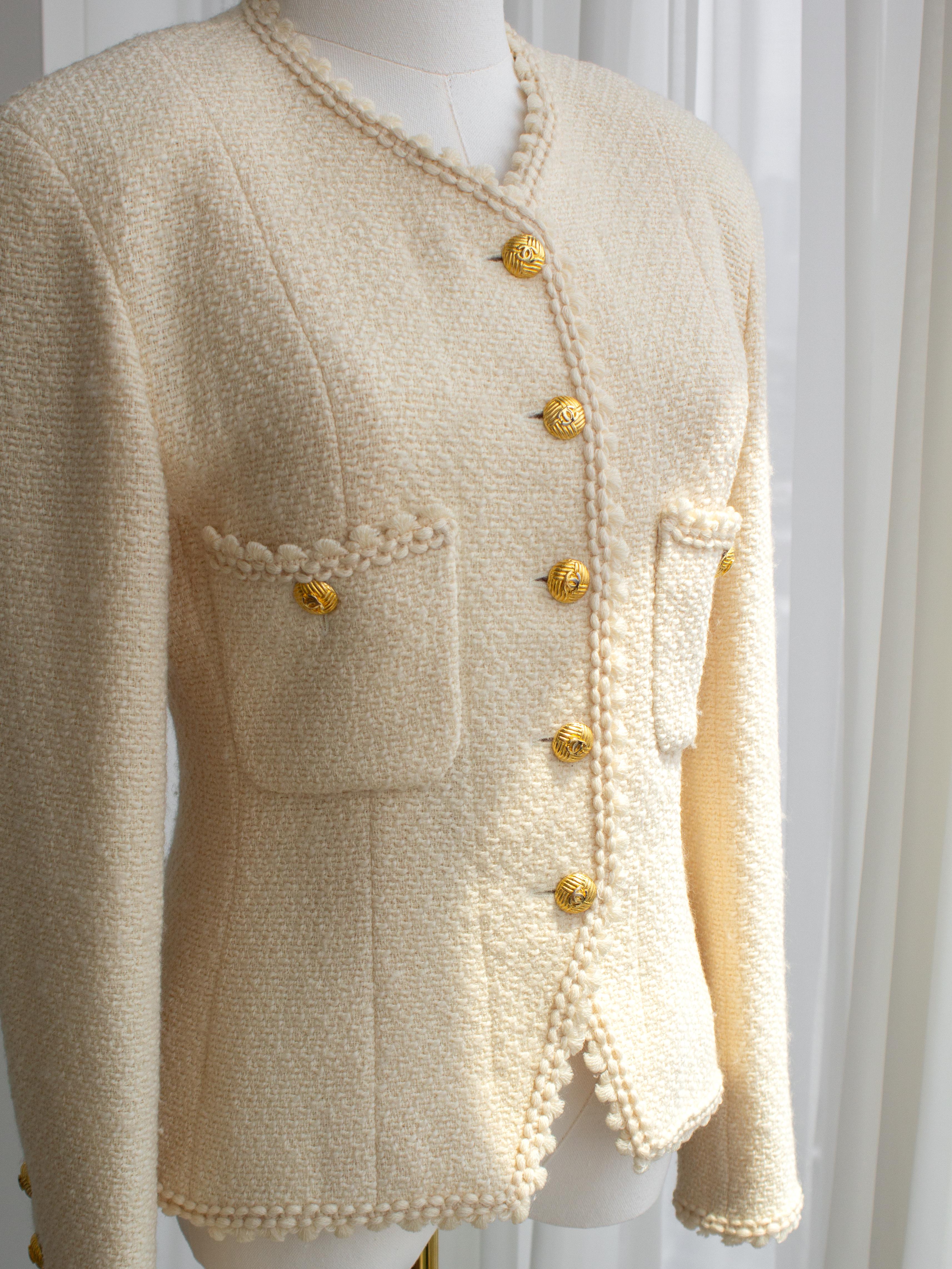 Chanel Vintage S/S 1990 Elfenbein Creme 24K Gold CC Scalloped Tweed Jacke im Angebot 3