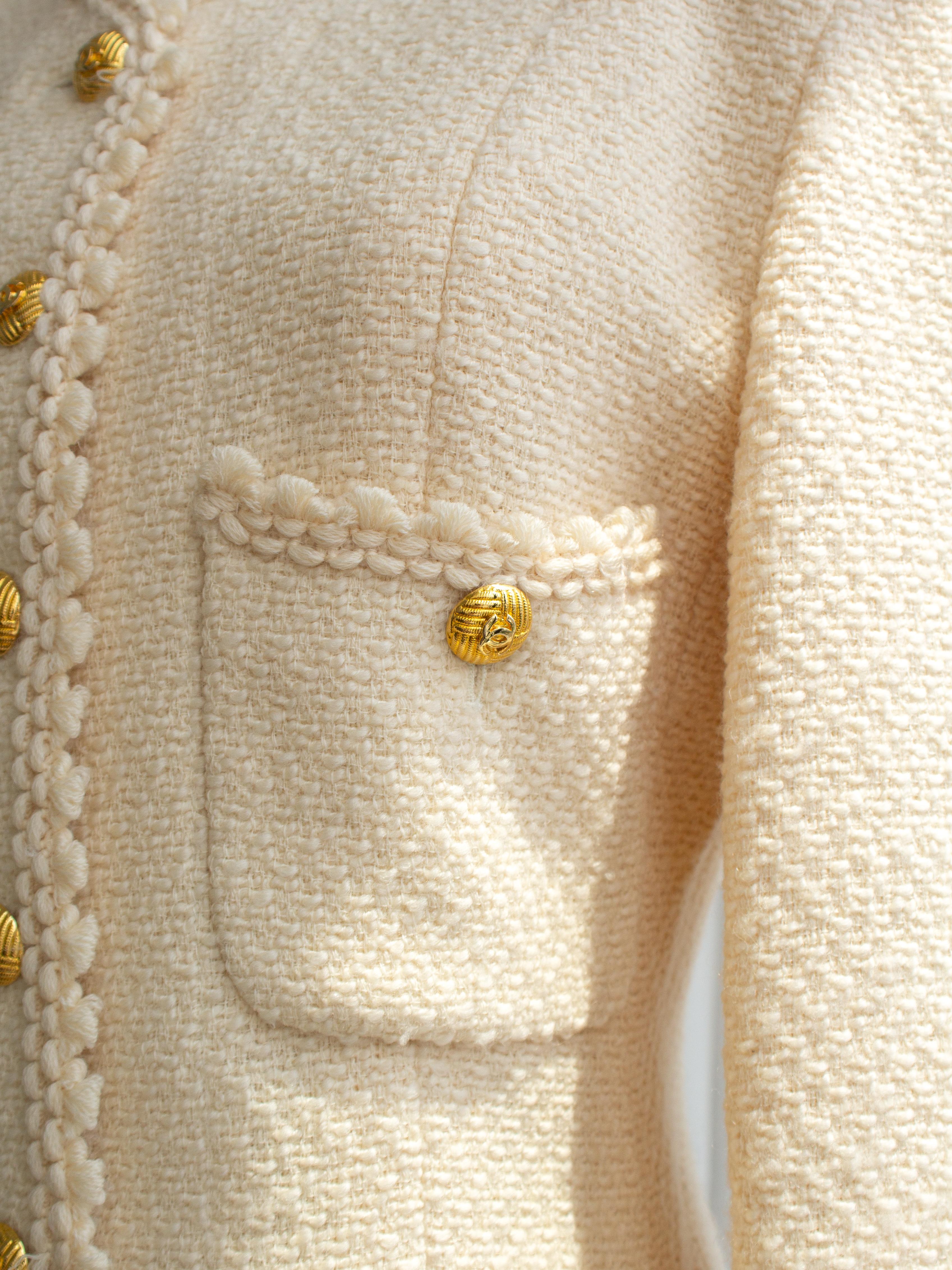 Chanel Vintage S/S 1990 Elfenbein Creme 24K Gold CC Scalloped Tweed Jacke im Angebot 5