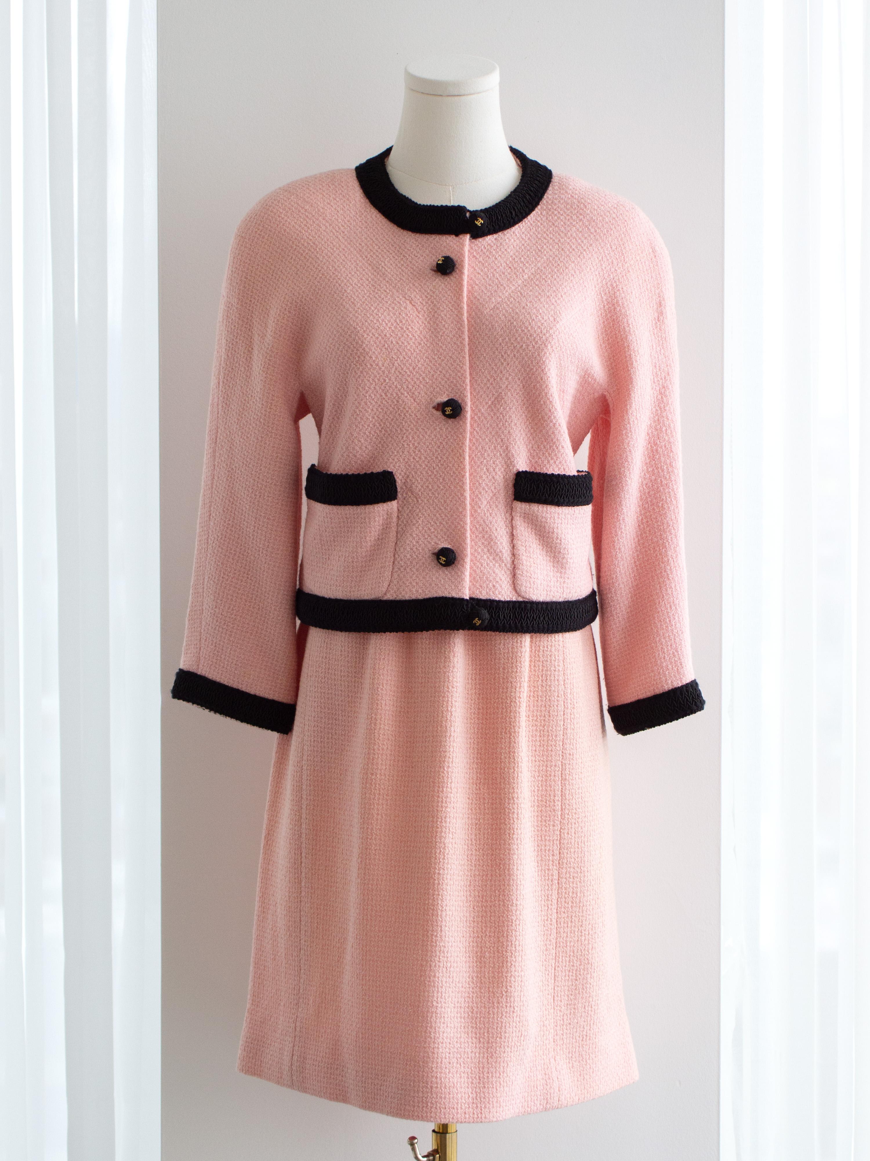 Women's Chanel Vintage S/S 1990 Pink Black CC Tweed Jacket Skirt Suit For Sale