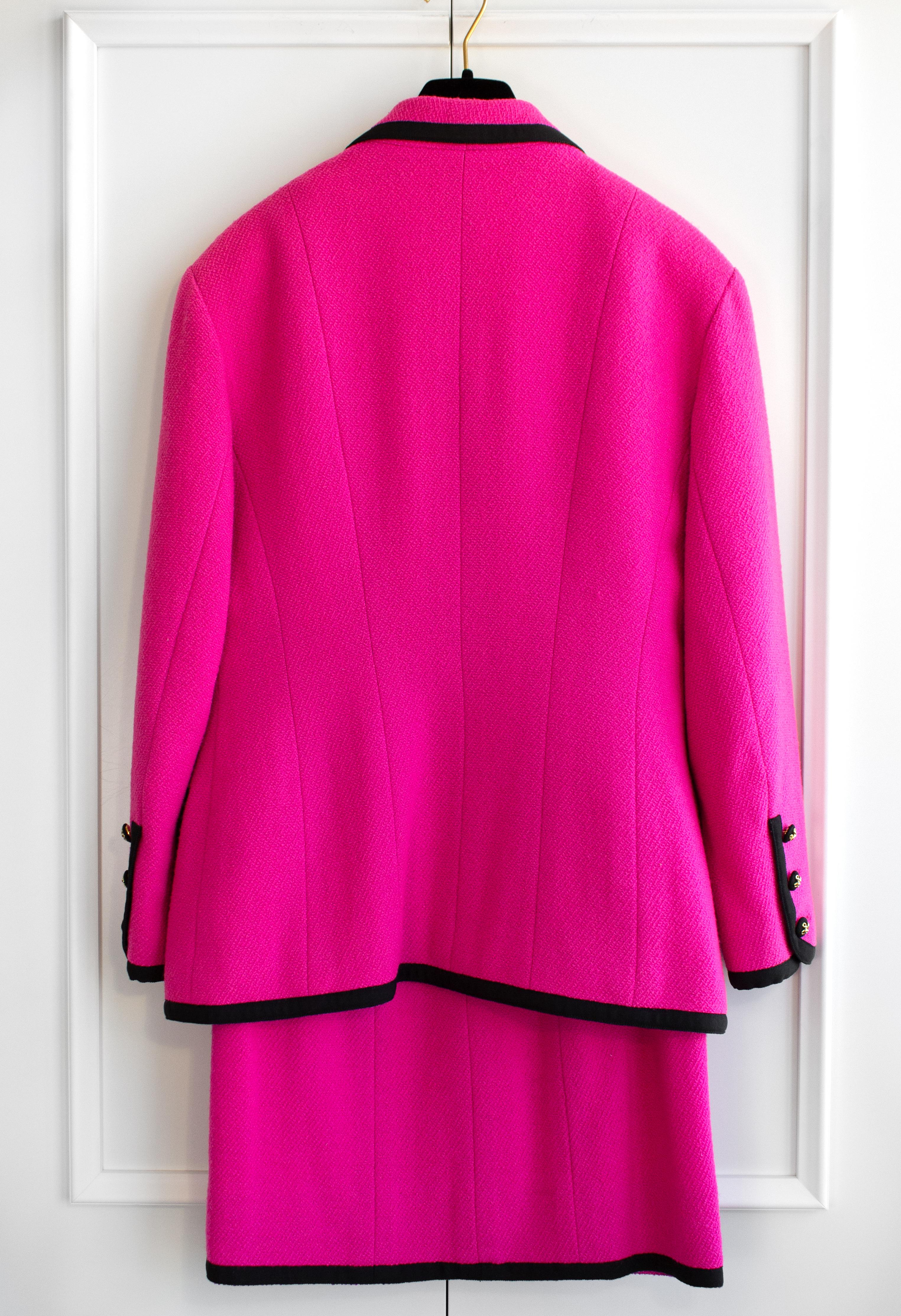 Women's Chanel Vintage S/S 1991 Collector Fuchsia Pink Black Wool Jacket Skirt Suit For Sale
