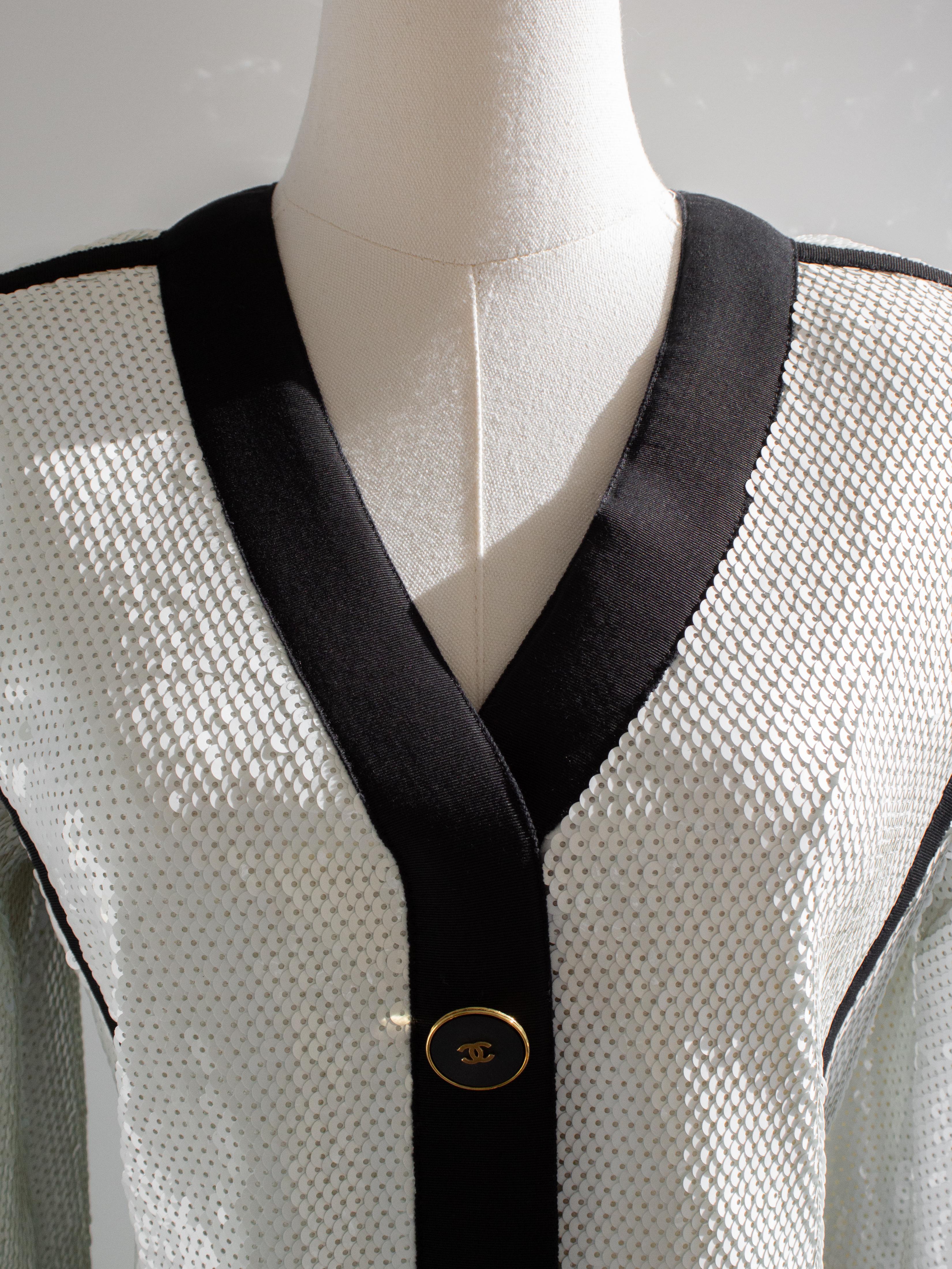 Chanel Vintage S/S 1991 Collector White Black Sequin CC Scuba Jacket For Sale 6