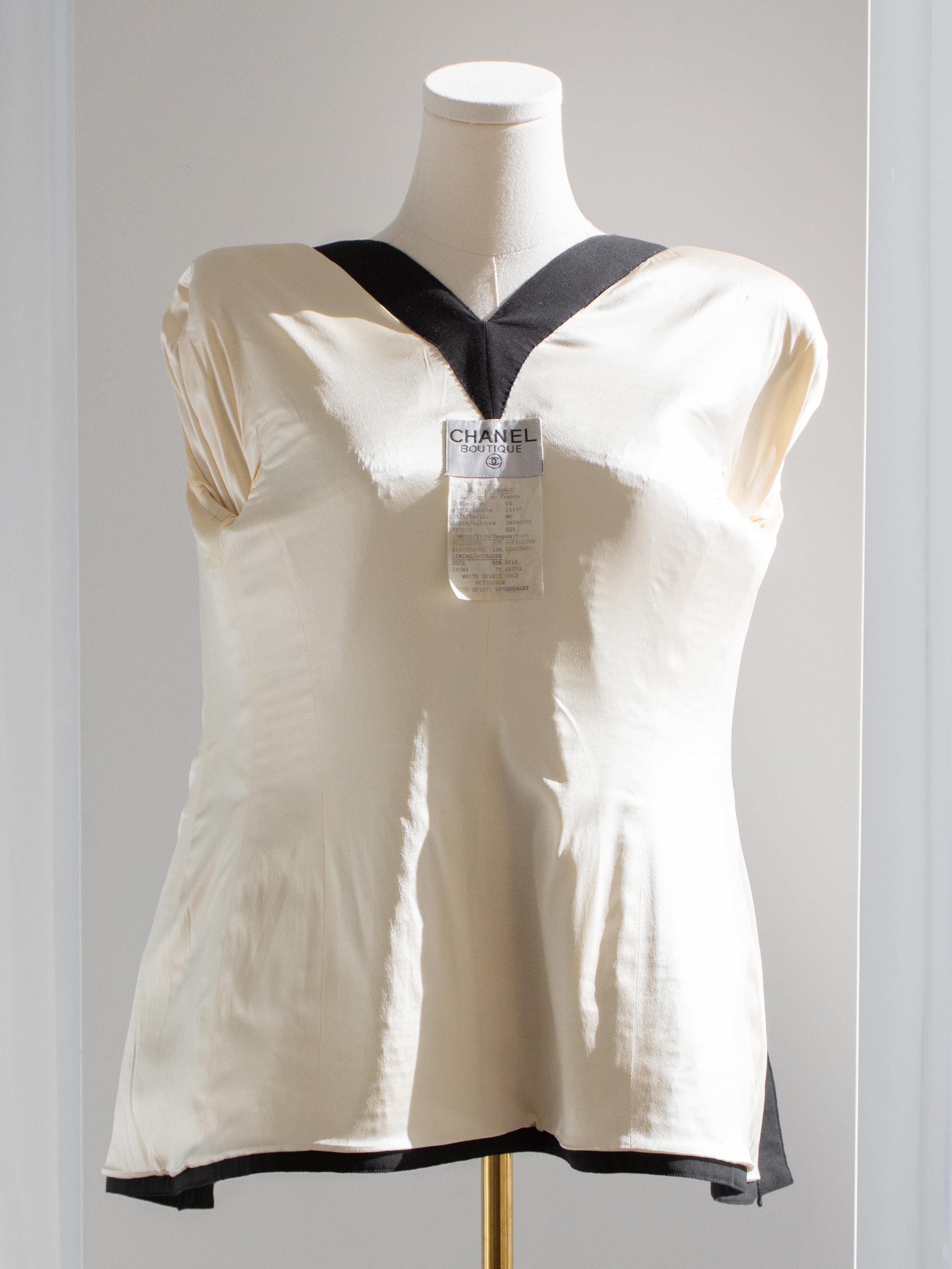 Chanel Vintage S/S 1991 Collector White Black Sequin CC Scuba Jacket For Sale 9