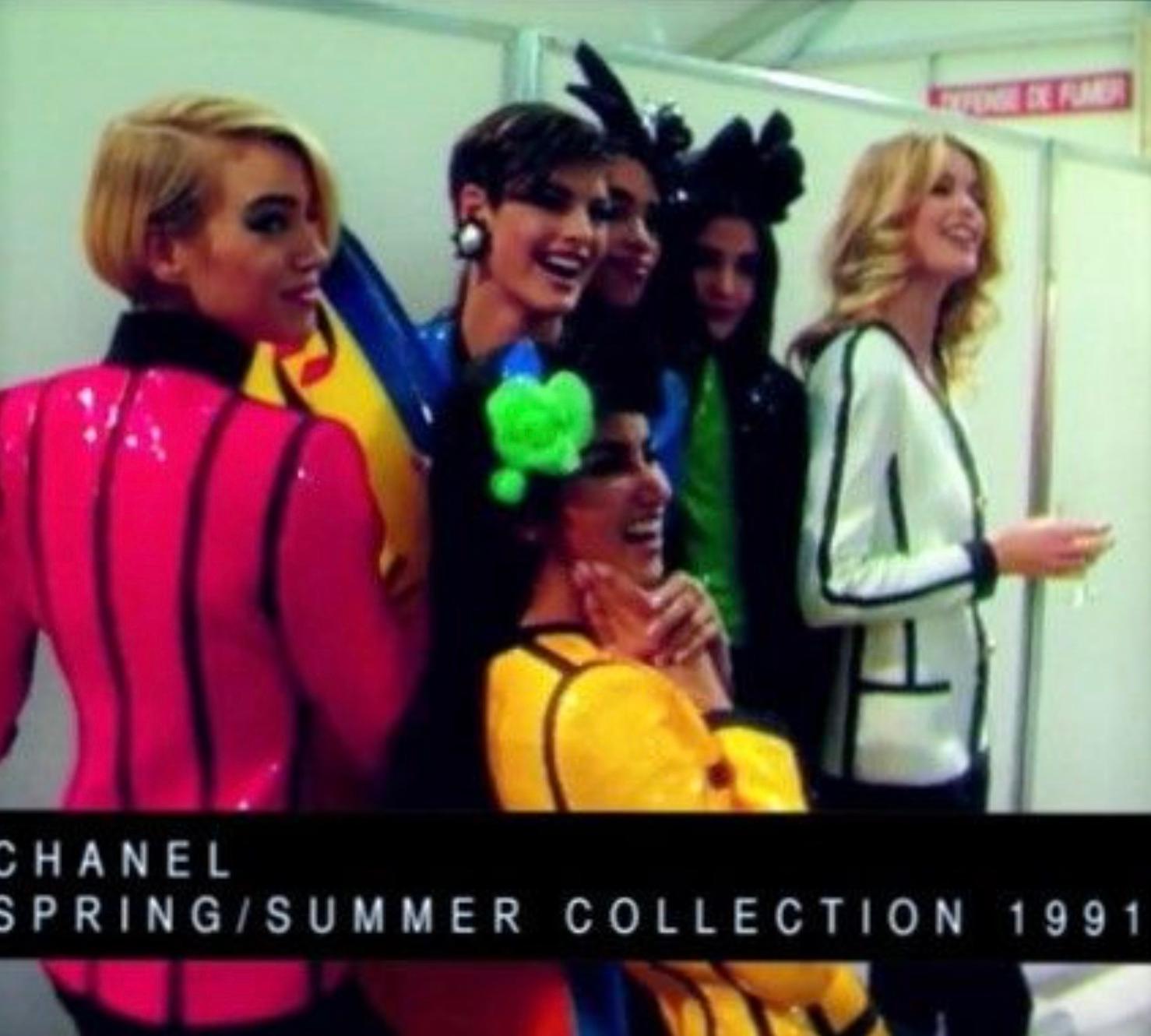 Chanel Vintage S/S 1991 Collector White Black Sequin CC Scuba Jacket In Good Condition For Sale In Jersey City, NJ