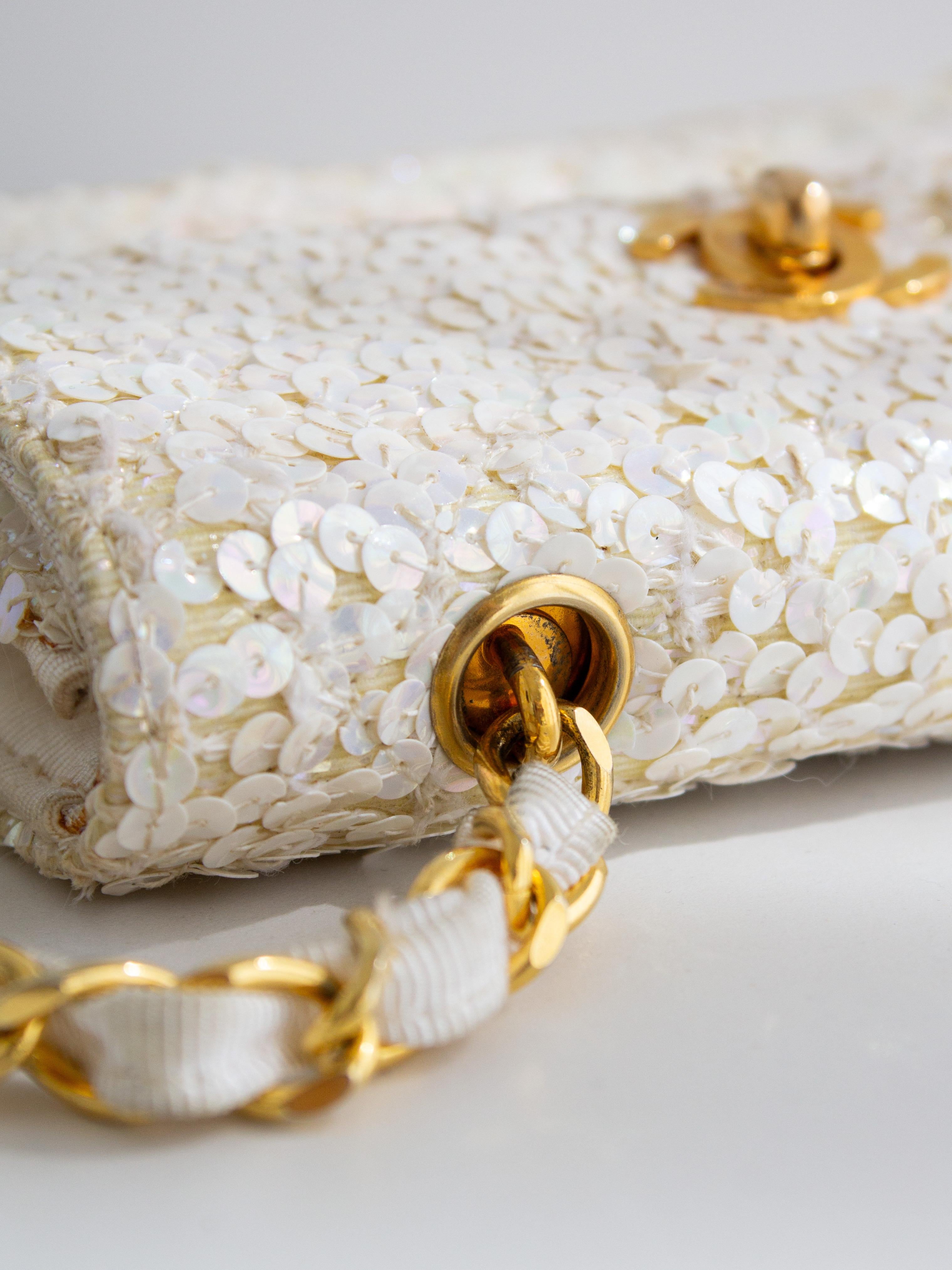 Chanel Vintage S/S 1991 Iridescent White 24K Gold Sequin Micro Mini Flap Bag For Sale 6