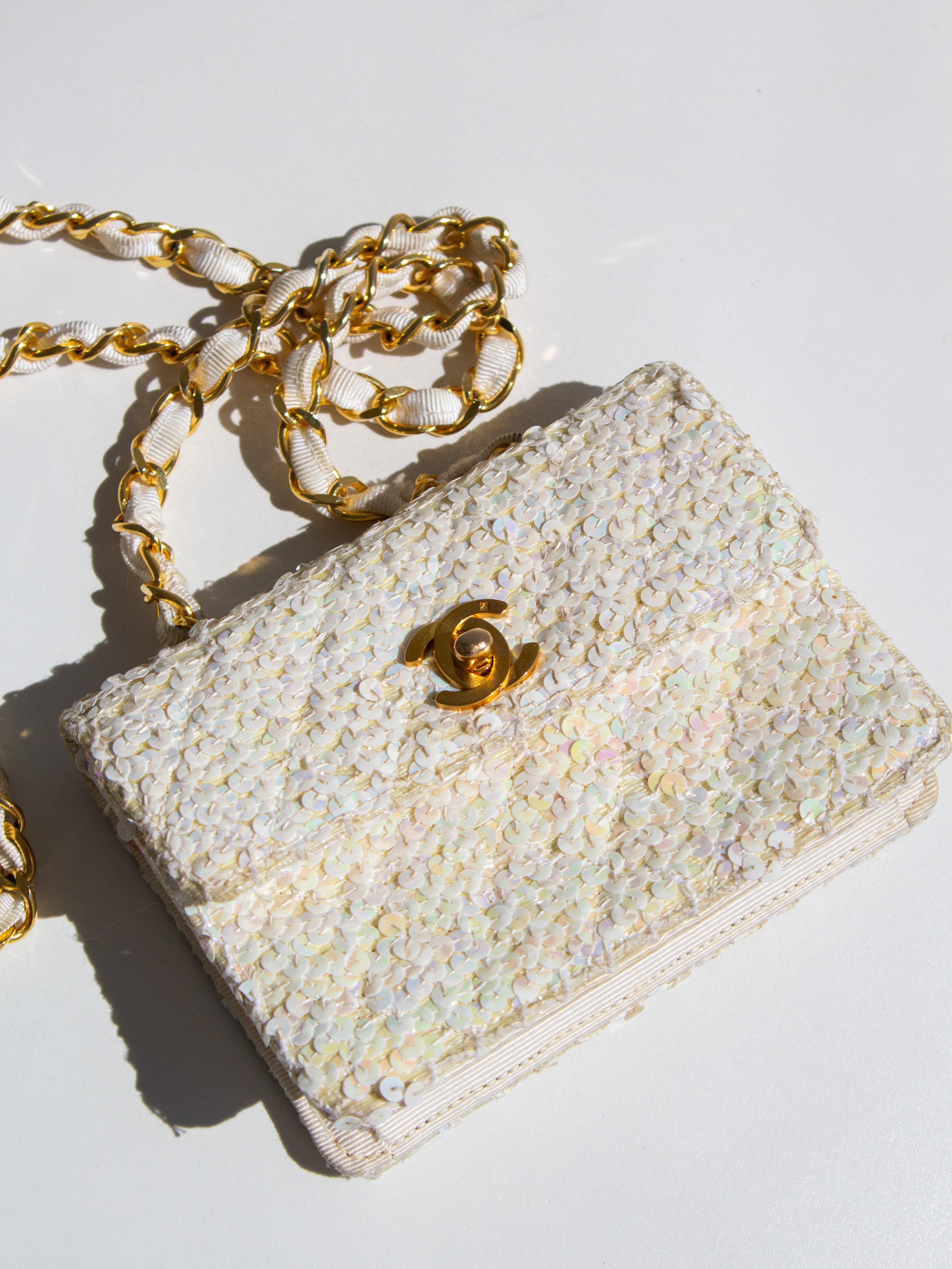 Women's Chanel Vintage S/S 1991 Iridescent White 24K Gold Sequin Micro Mini Flap Bag For Sale