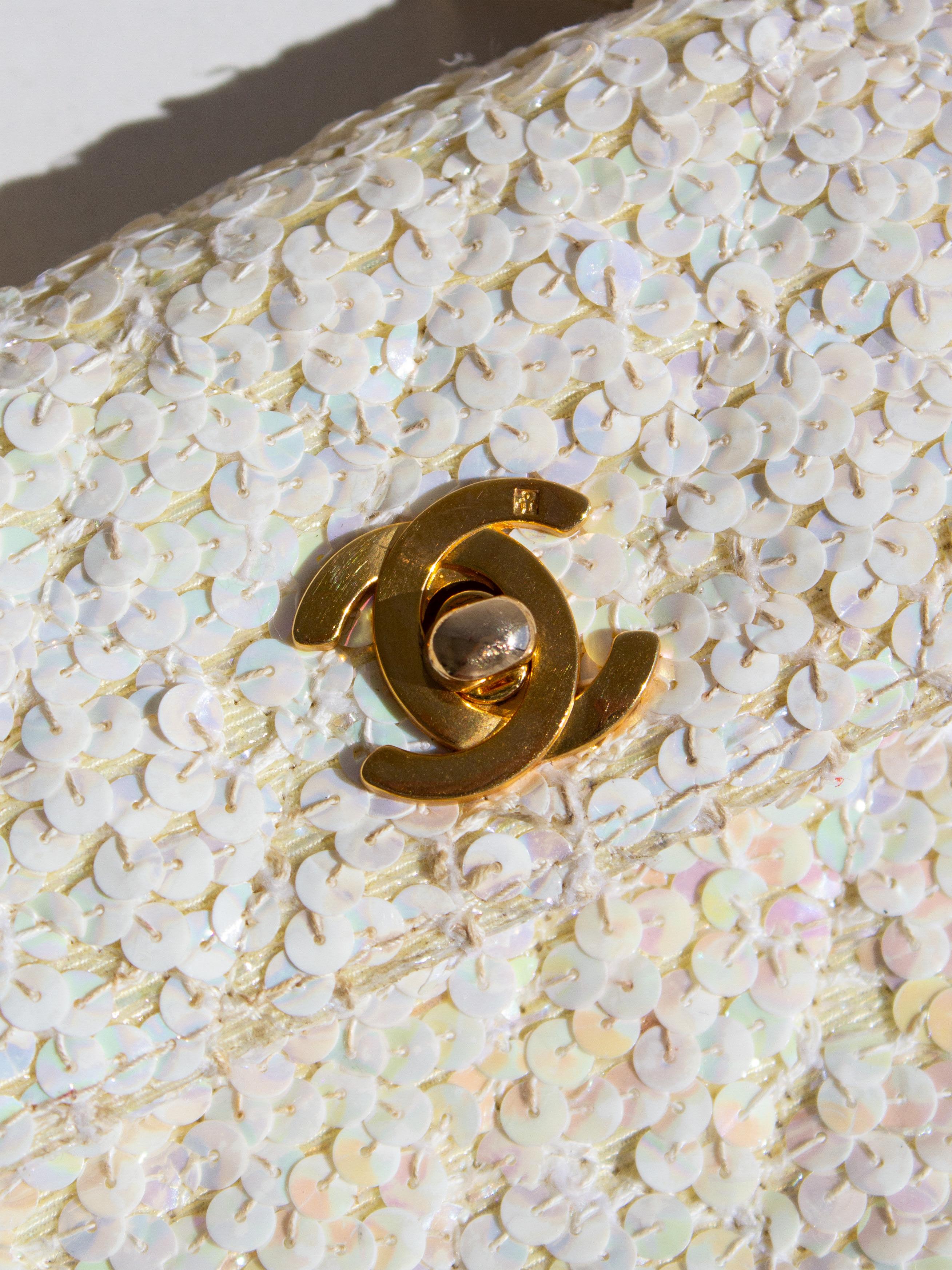 Chanel Vintage S/S 1991 Iridescent White 24K Gold Sequin Micro Mini Flap Bag For Sale 1