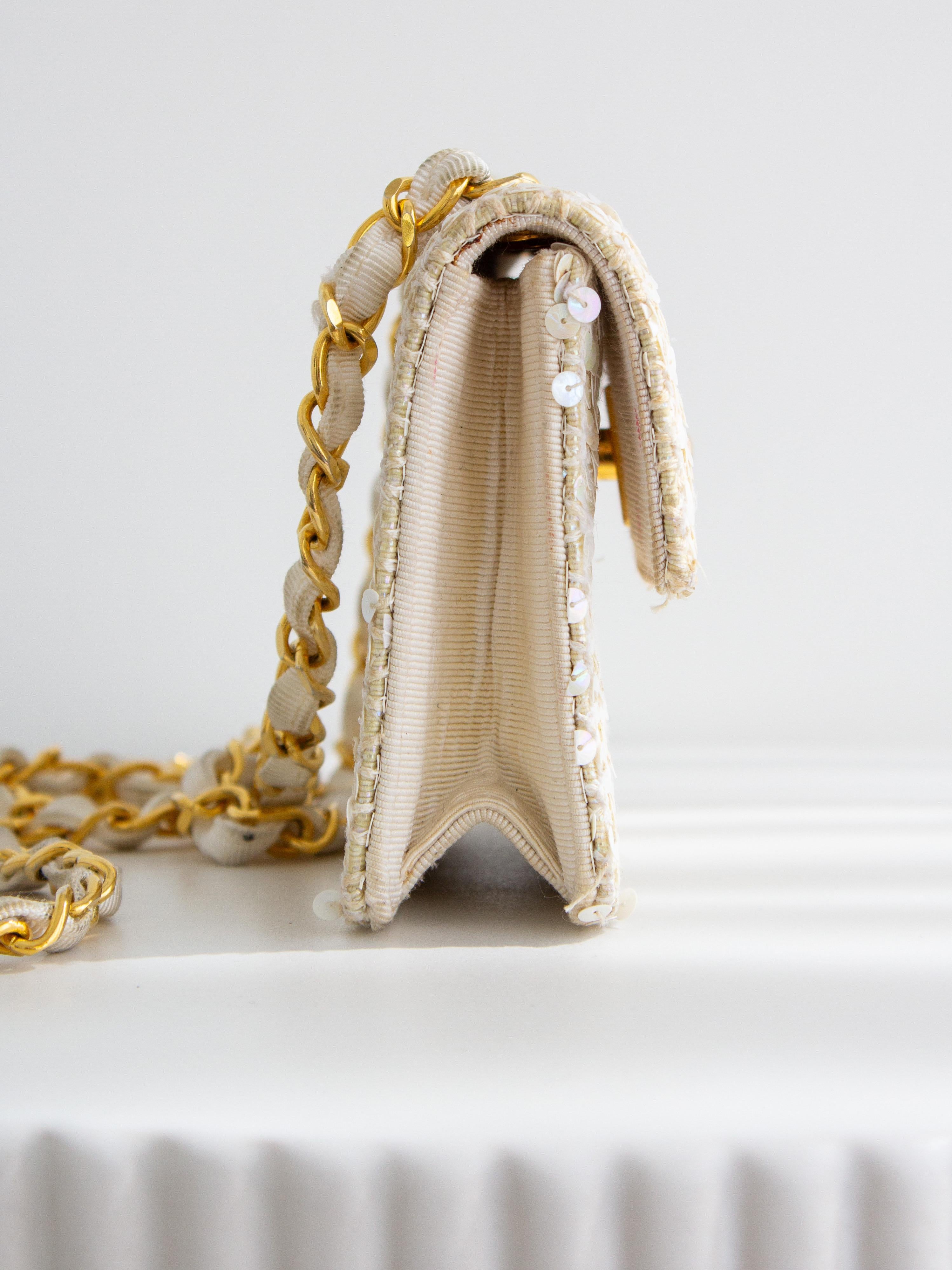 Chanel Vintage S/S 1991 Iridescent White 24K Gold Sequin Micro Mini Flap Bag For Sale 2