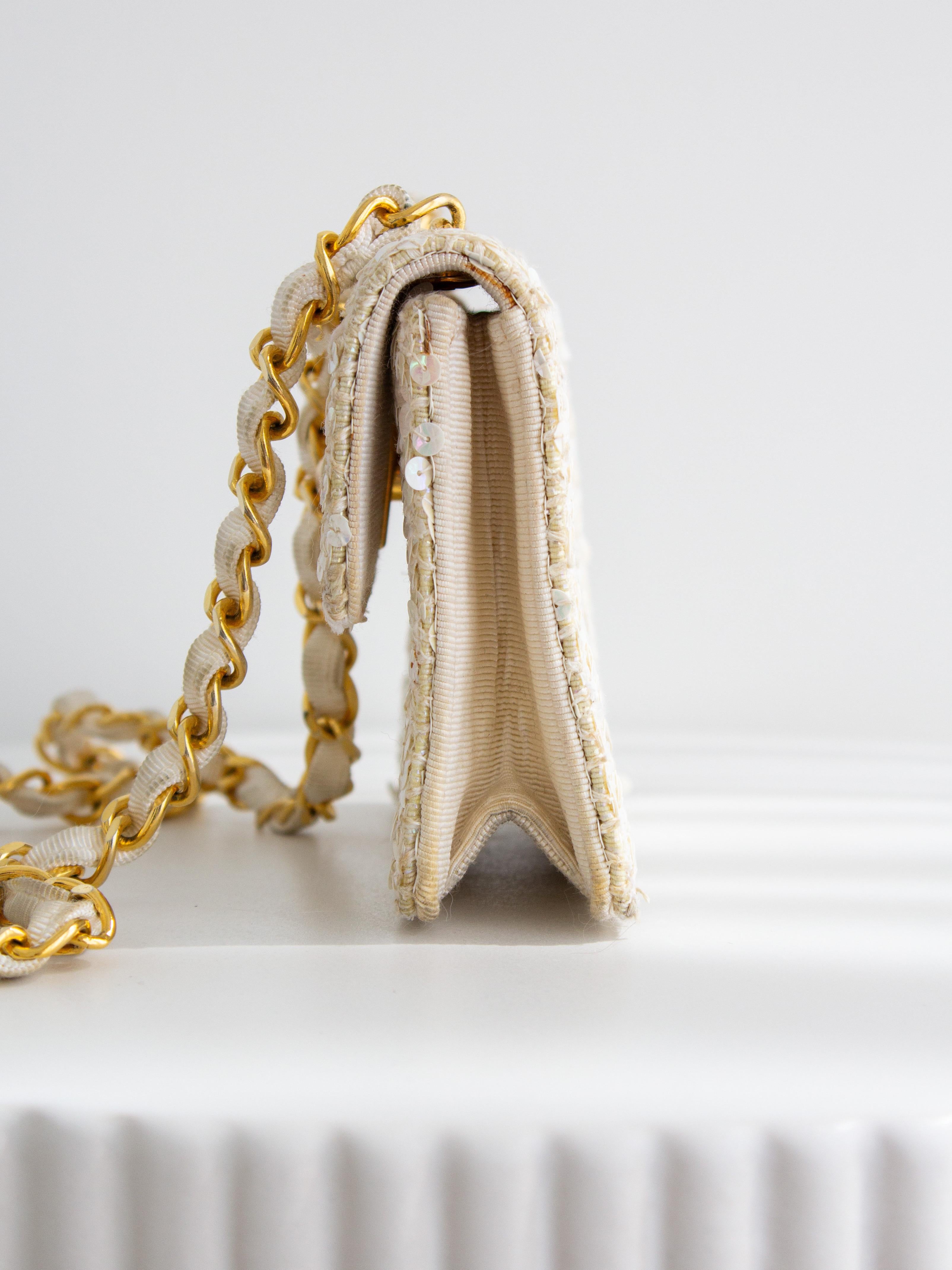 Chanel Vintage S/S 1991 Iridescent White 24K Gold Sequin Micro Mini Flap Bag For Sale 4