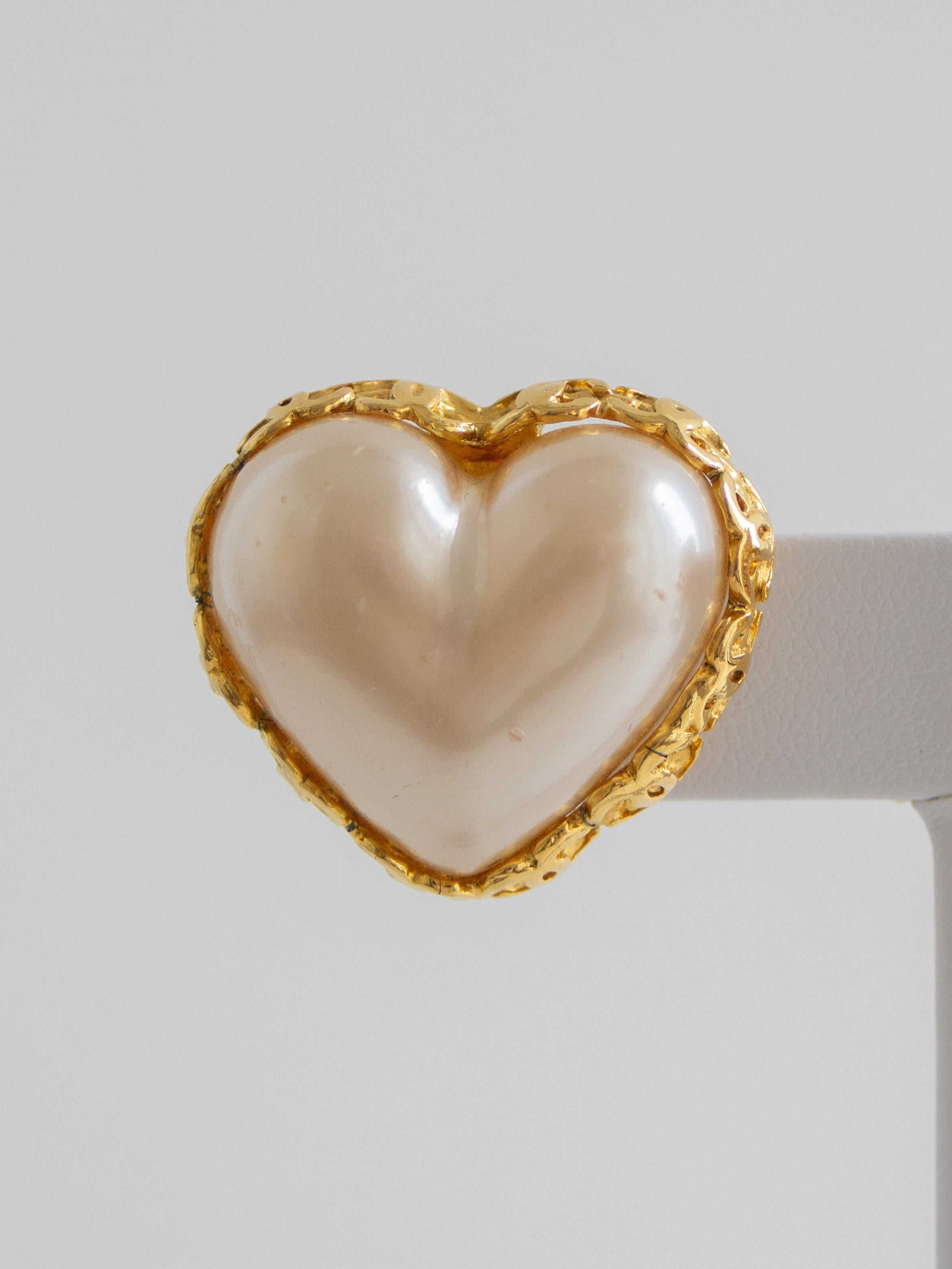 Chanel Vintage S/S 1992 Collection 28 Gold-Plated Faux Pearl Hearts Earrings For Sale 1