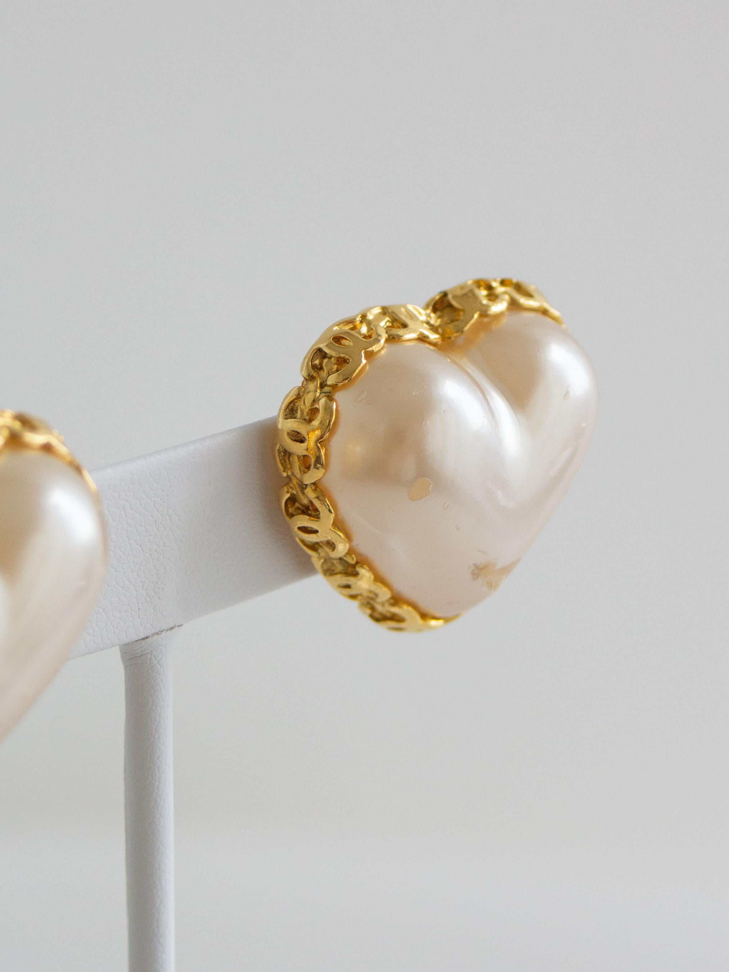 Chanel Vintage S/S 1992 Collection 28 Gold-Plated Faux Pearl Hearts Earrings For Sale 2