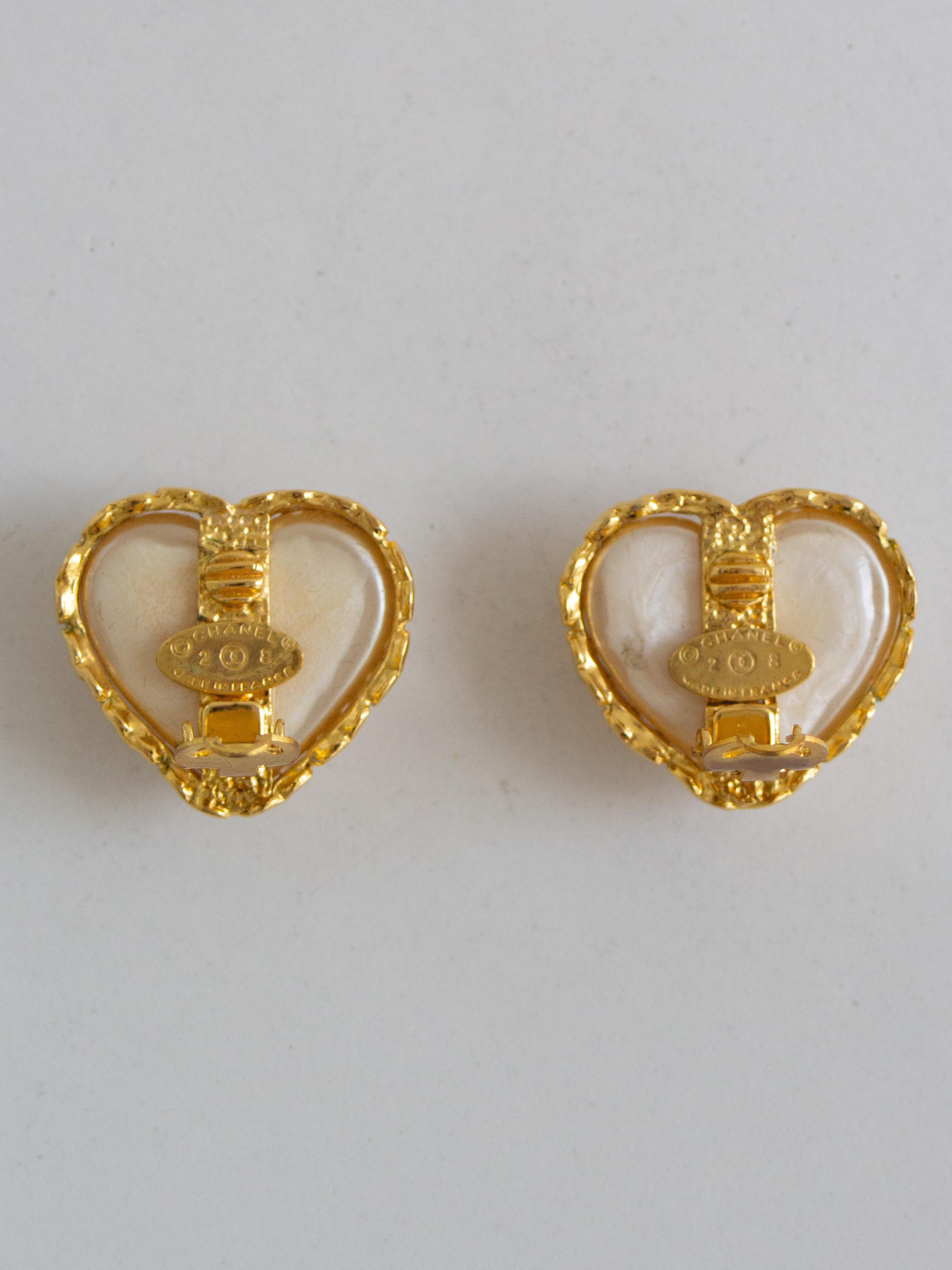 Chanel Vintage S/S 1992 Collection 28 Gold-Plated Faux Pearl Hearts Earrings For Sale 5