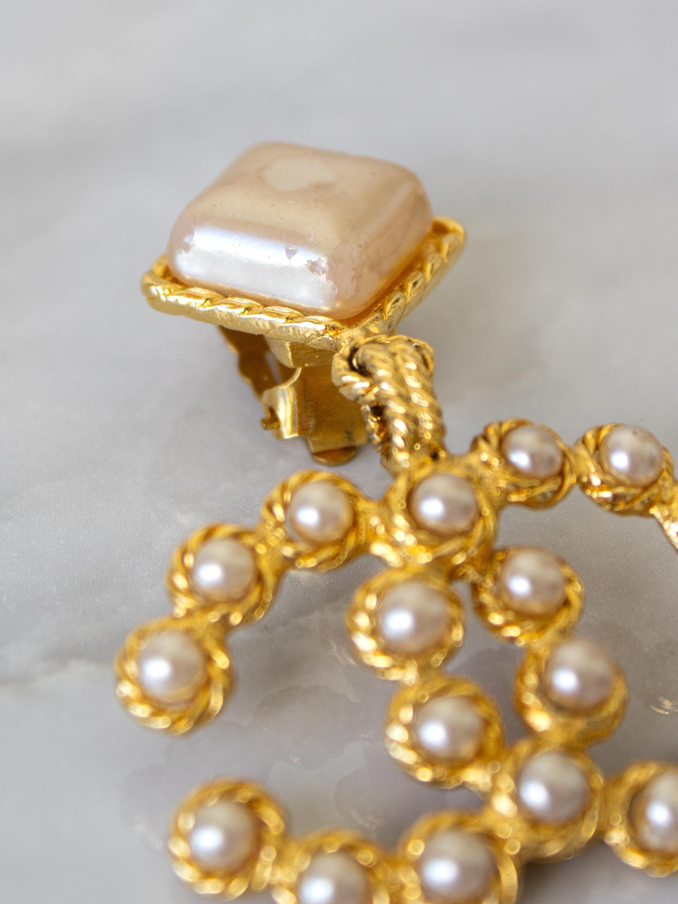 Chanel Vintage S/S 1992 Gold-Plated CC Logo Pearl Collection 28 Clip Earrings For Sale 2