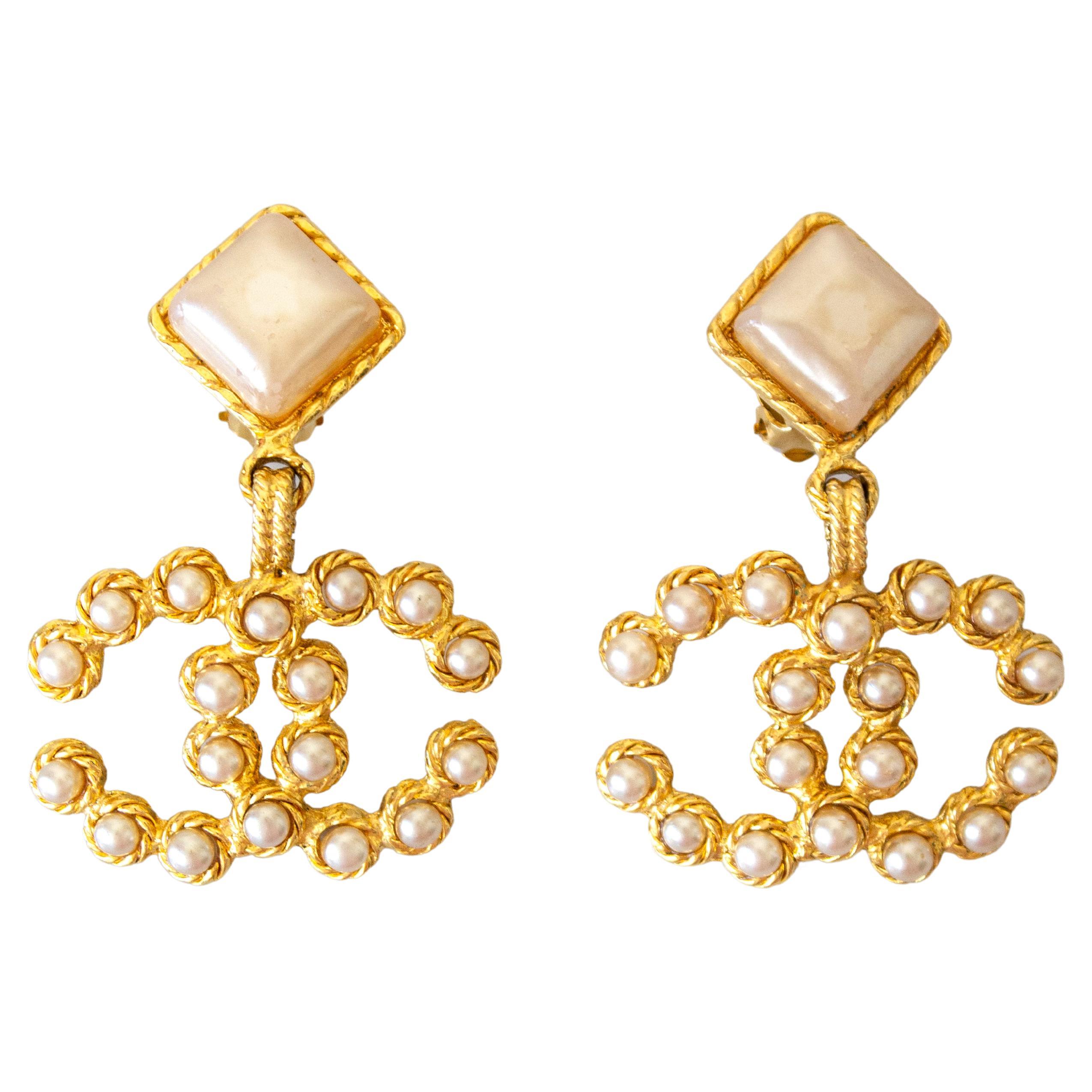 Chanel Vintage S/S 1992 Gold-Plated CC Logo Pearl Collection 28 Clip Earrings For Sale