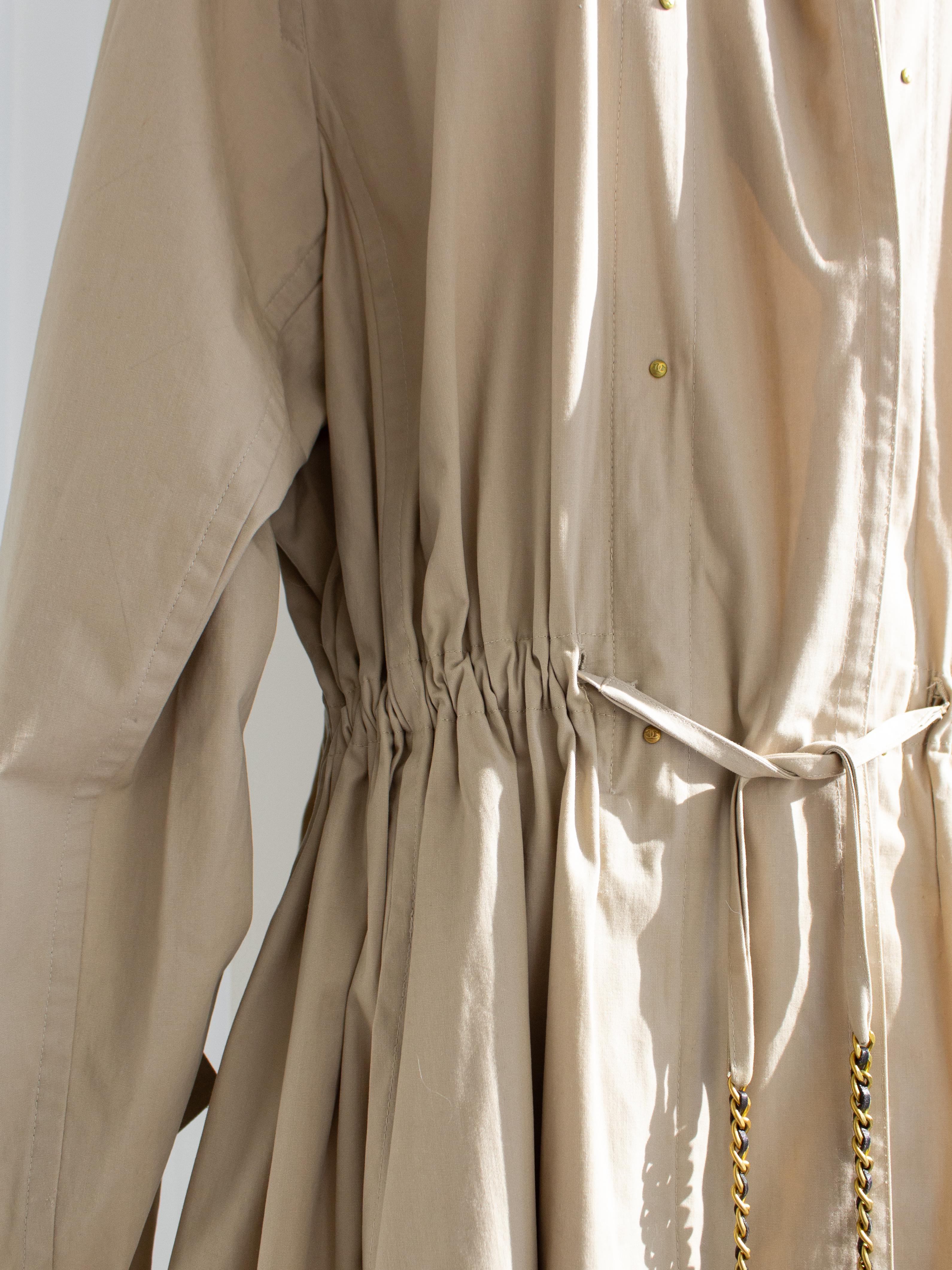 Chanel Vintage S/S 1994 Beige Cotton Gold Chain CC 94P Oversized Trench Coat For Sale 6