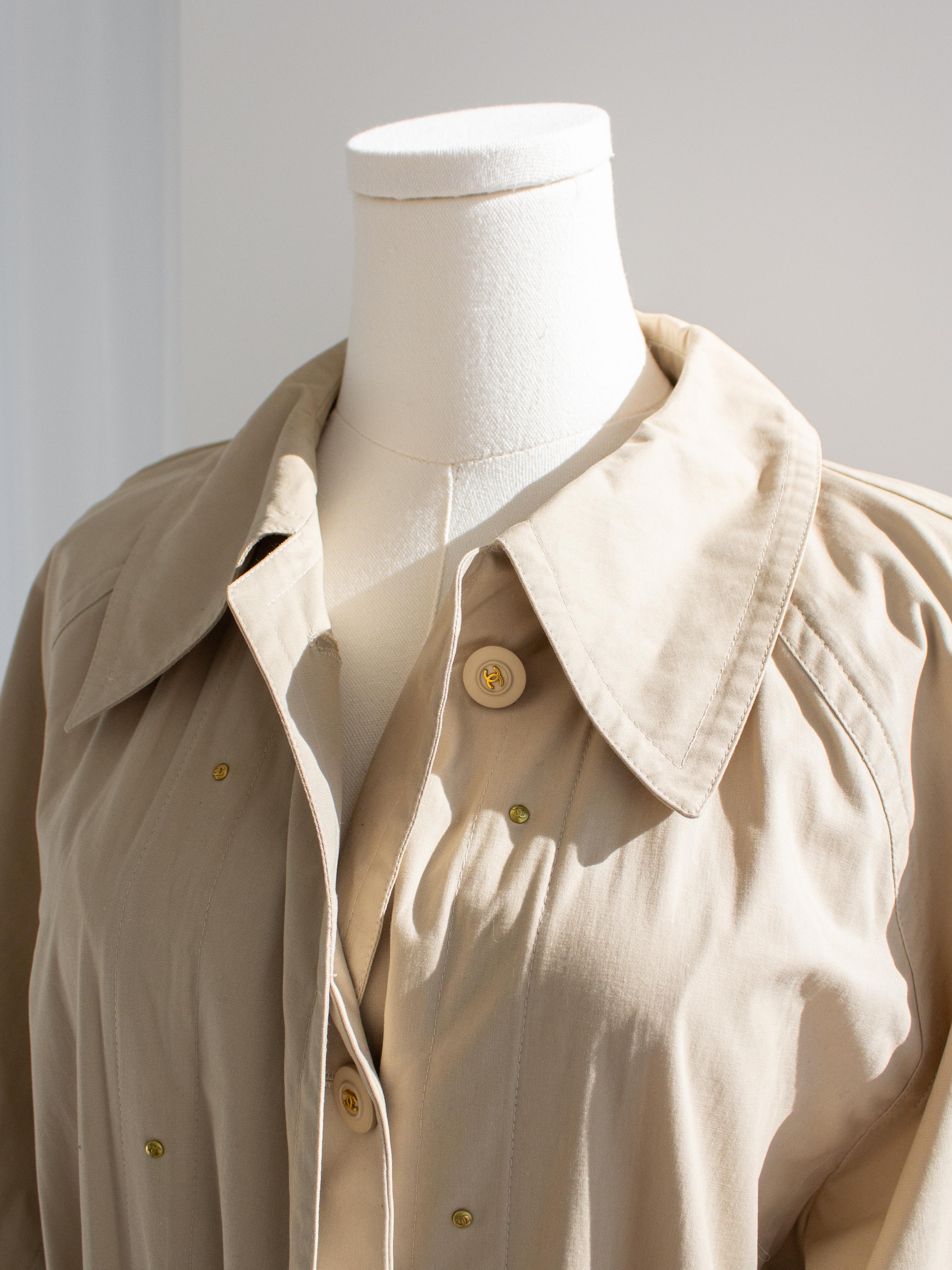 Chanel Vintage S/S 1994 Beige Cotton Gold Chain CC 94P Oversized Trench Coat For Sale 7