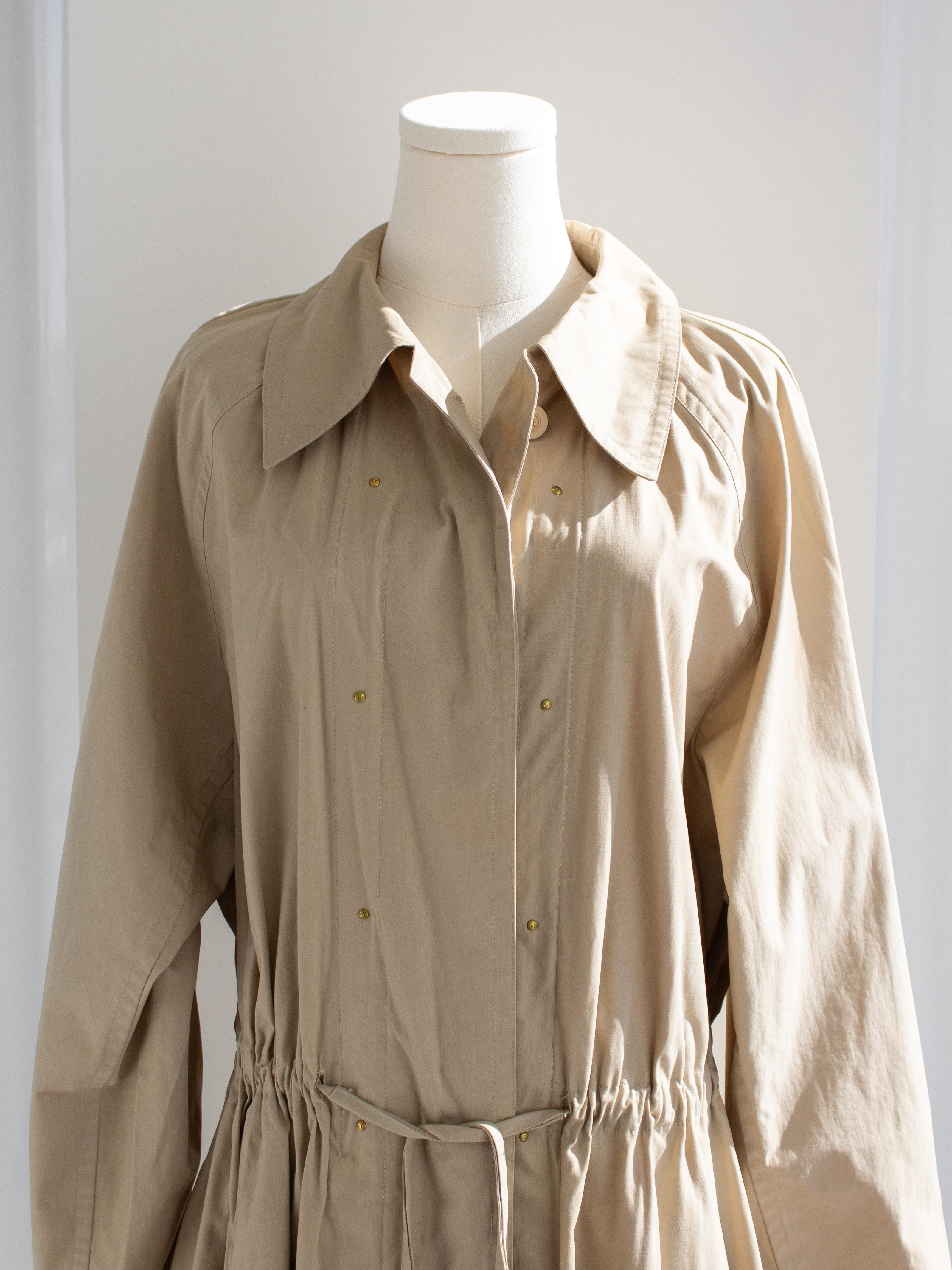 Chanel Vintage S/S 1994 Beige Cotton Gold Chain CC 94P Oversized Trench Coat For Sale 2