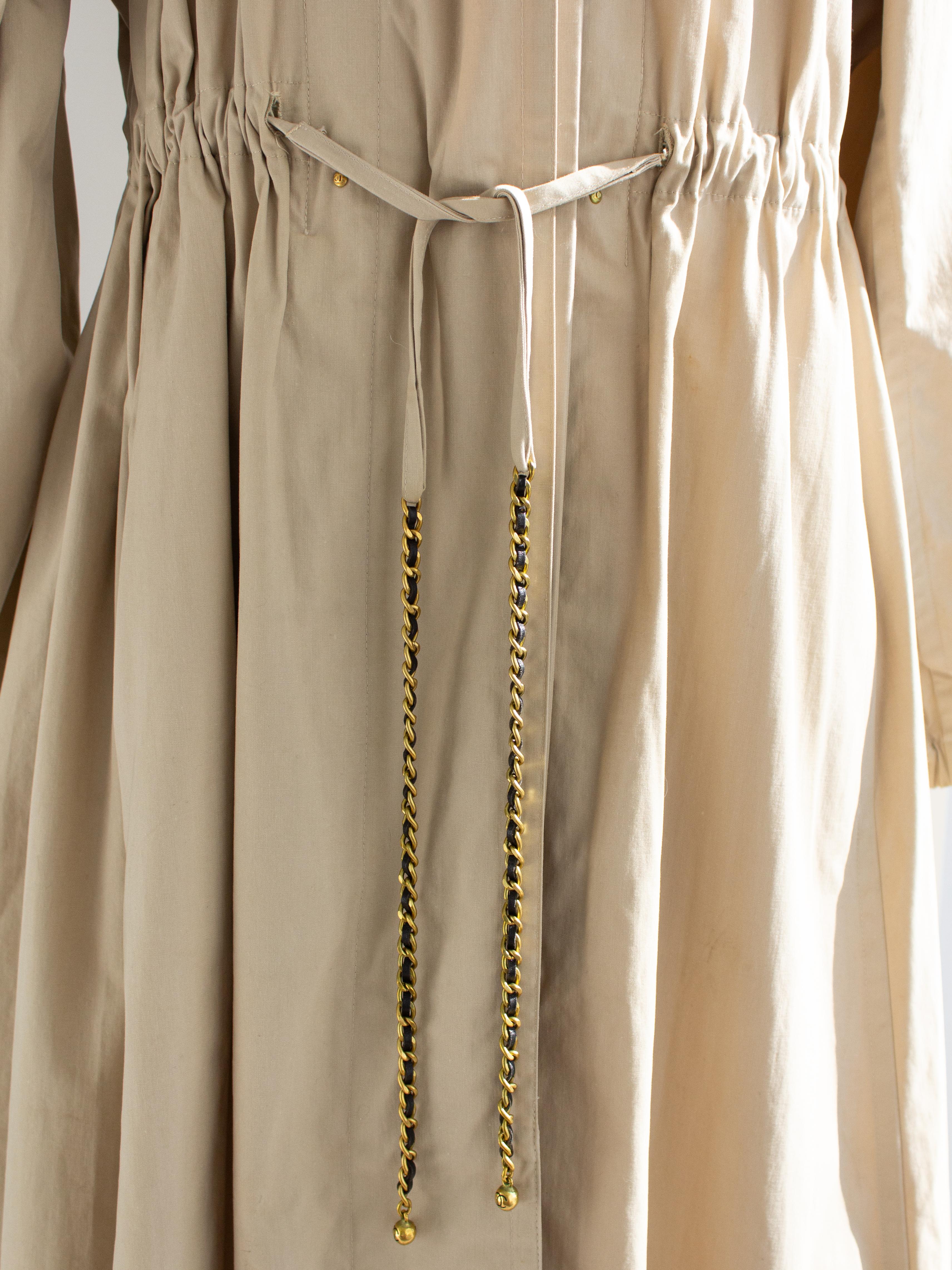 Chanel Vintage S/S 1994 Beige Cotton Gold Chain CC 94P Oversized Trench Coat For Sale 4