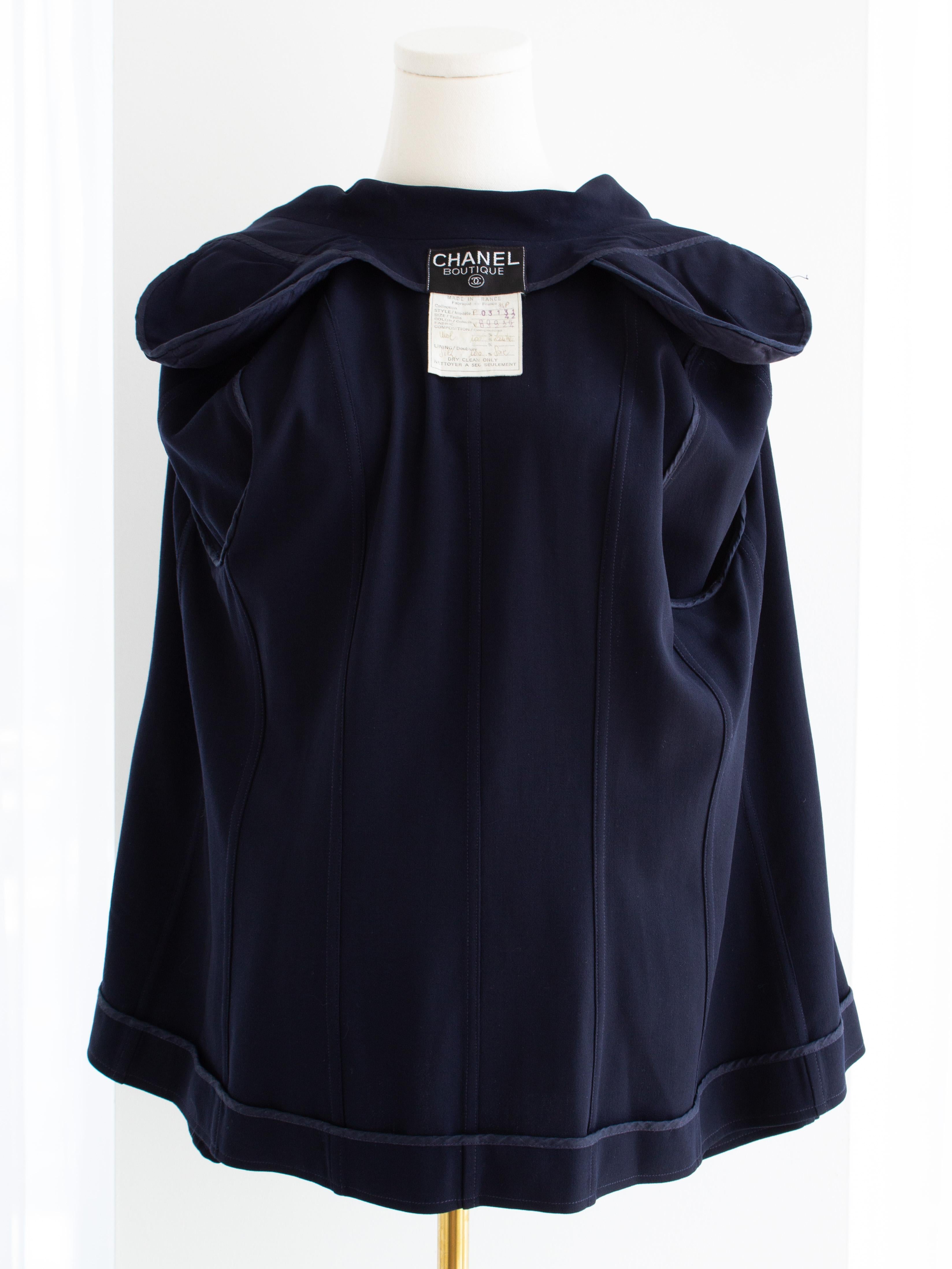 Chaqueta Chanel Vintage S/S 1994 Azul Marino Oro CC Doble Botón 94P en venta 6