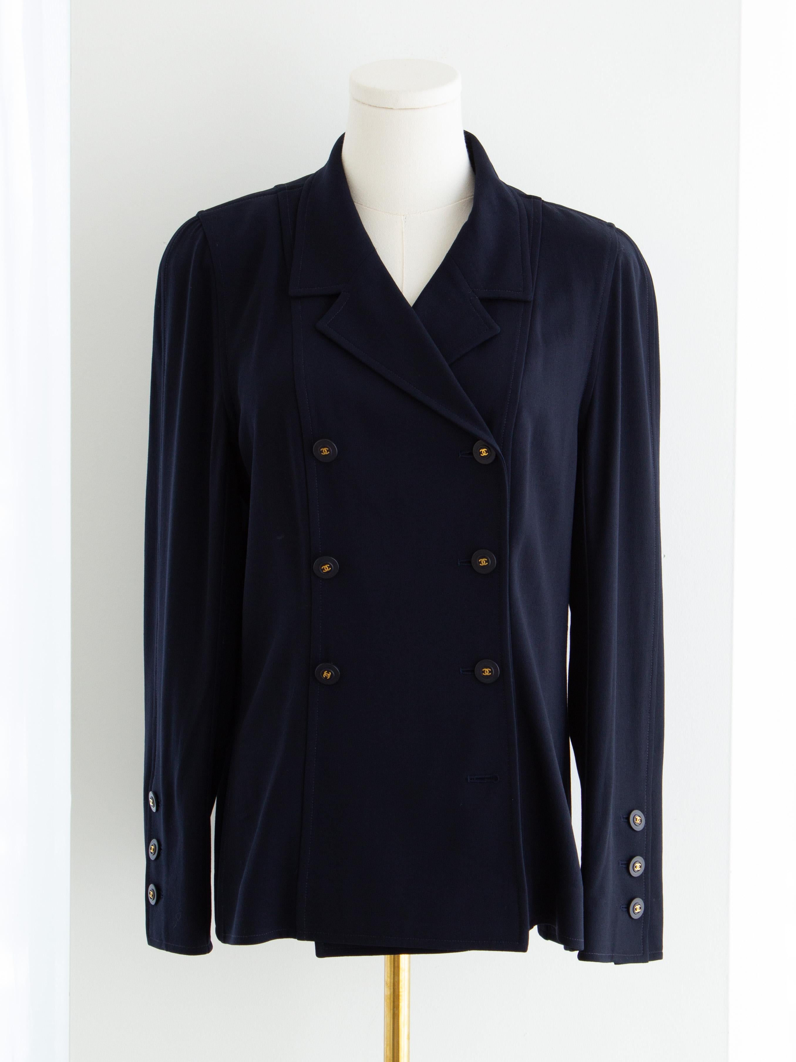 Chaqueta Chanel Vintage S/S 1994 Azul Marino Oro CC Doble Botón 94P en Bastante bueno estado para la venta en Jersey City, NJ