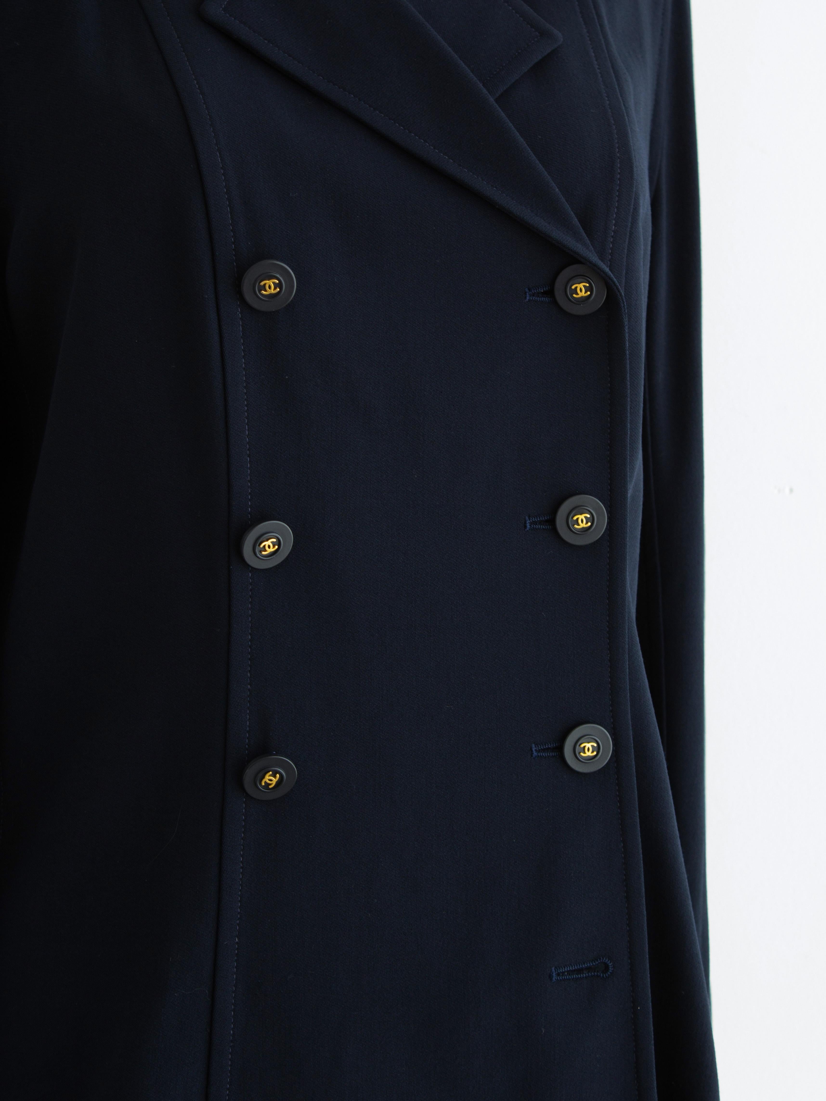 Chaqueta Chanel Vintage S/S 1994 Azul Marino Oro CC Doble Botón 94P en venta 1