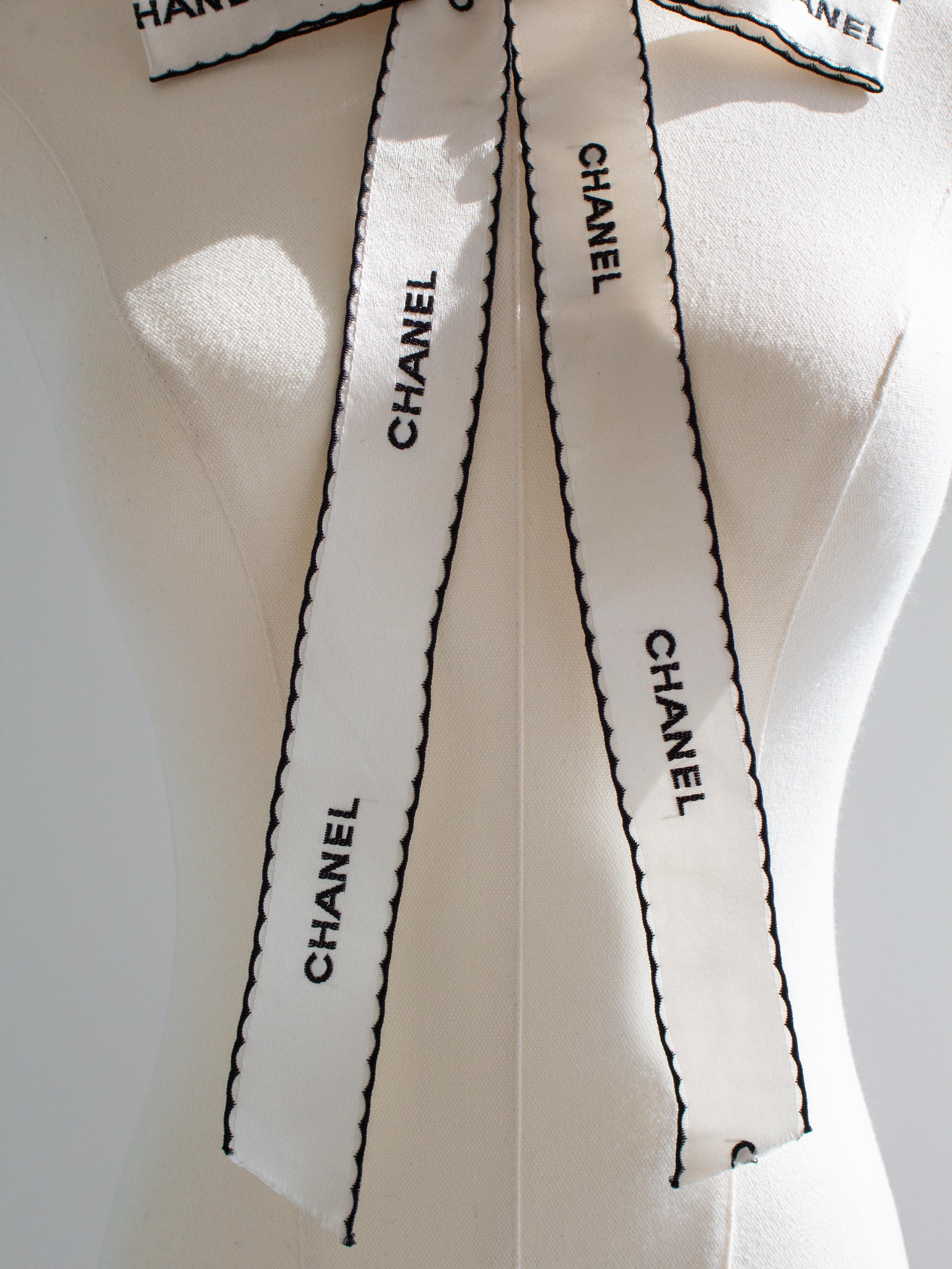Chanel Vintage S.S. White 1994 White Black Logo Bow Ribbon 94P Spilla 1