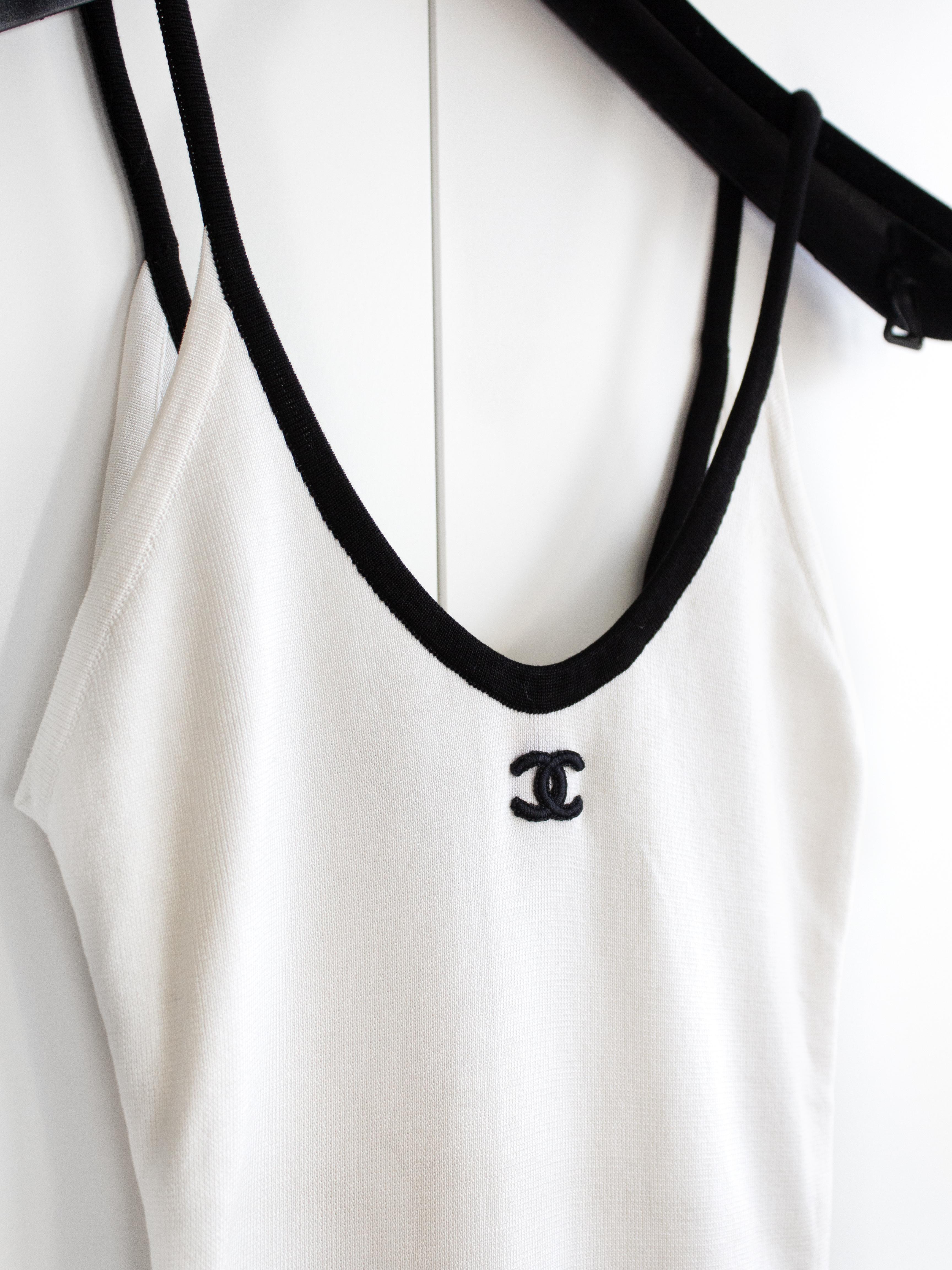 Chanel Vintage S/S 1994 White Black Trim CC Logo 94P Knit Bodysuit In Good Condition In Jersey City, NJ