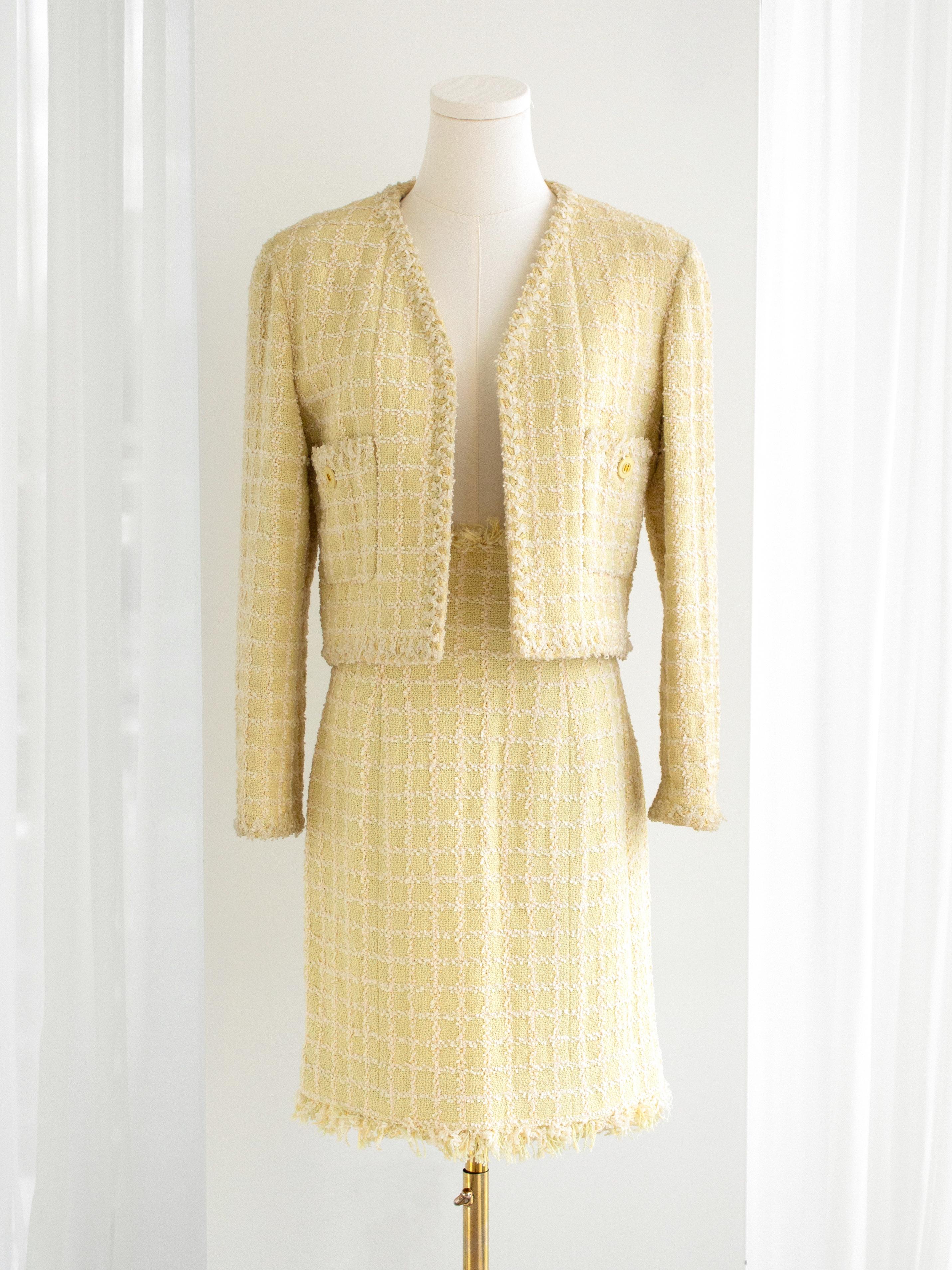 Chanel Vintage S/S 1994 Yellow Green Fantasy Tweed 94P Jacket Skirt Suit For Sale 2
