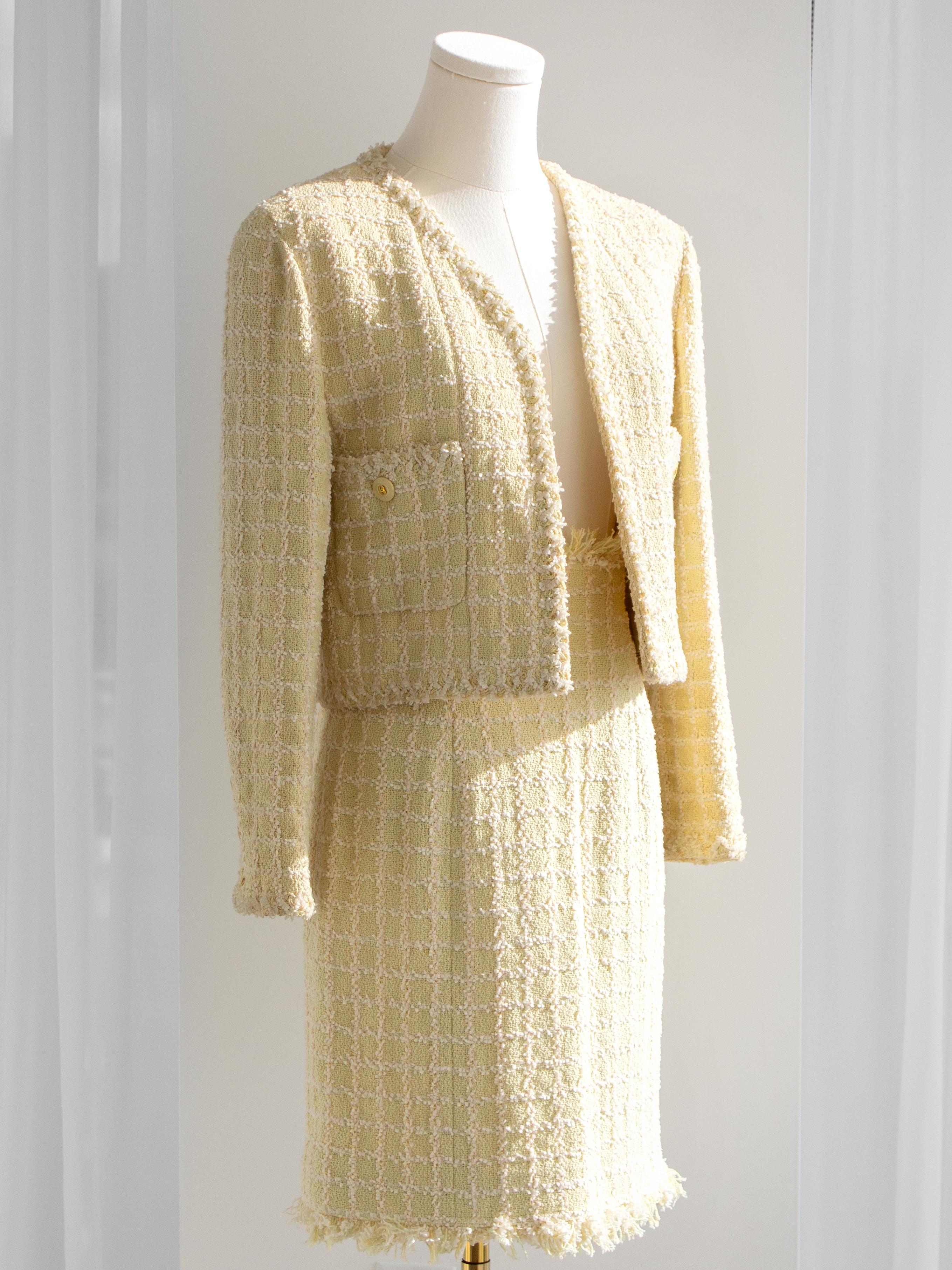 Chanel Vintage S/S 1994 Yellow Green Fantasy Tweed 94P Jacket Skirt Suit For Sale 3