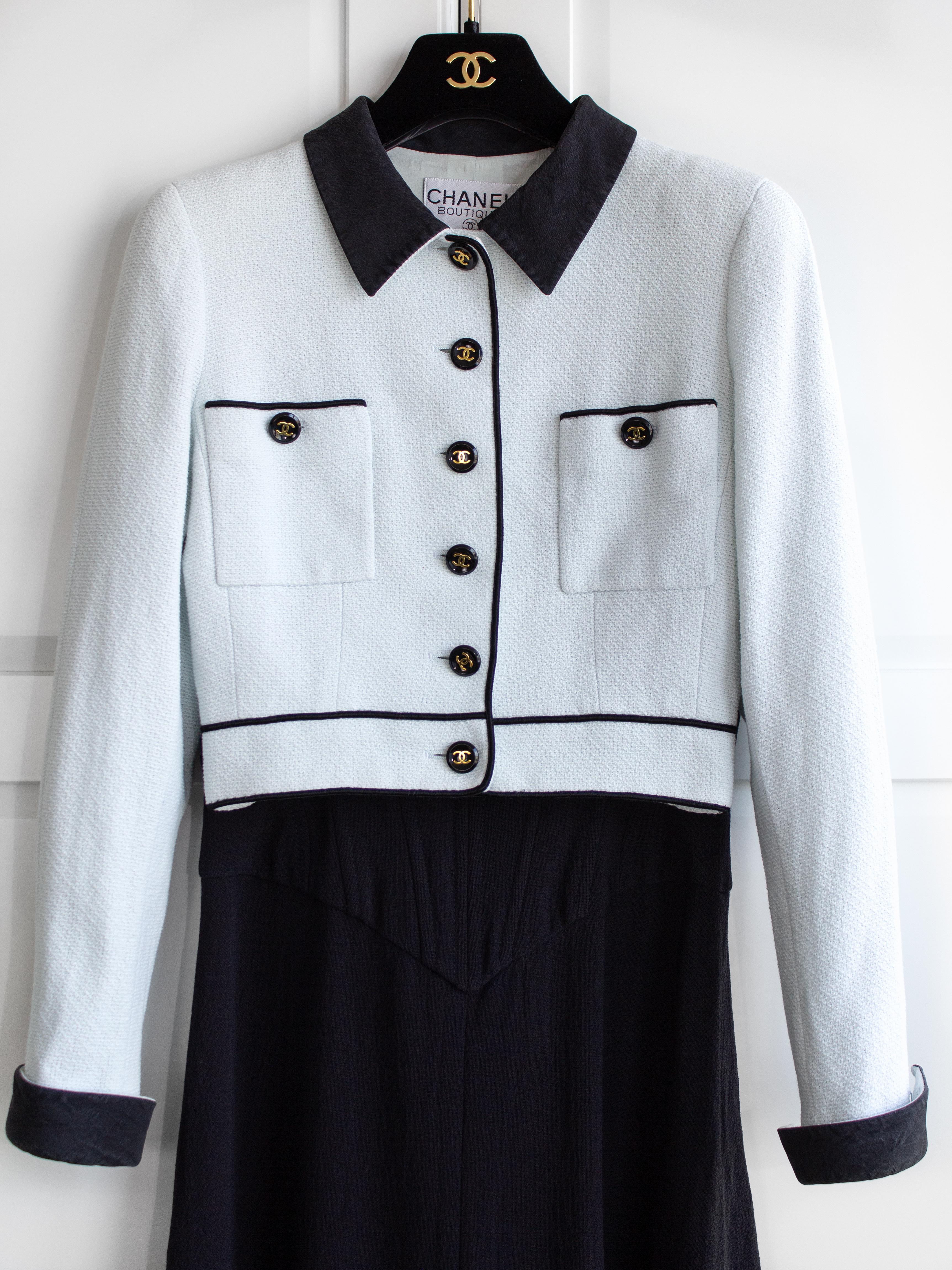 Chanel Vintage S/S 1995 Barbie Cropped White Blue Black 95P Jacket Skirt Suit For Sale 1