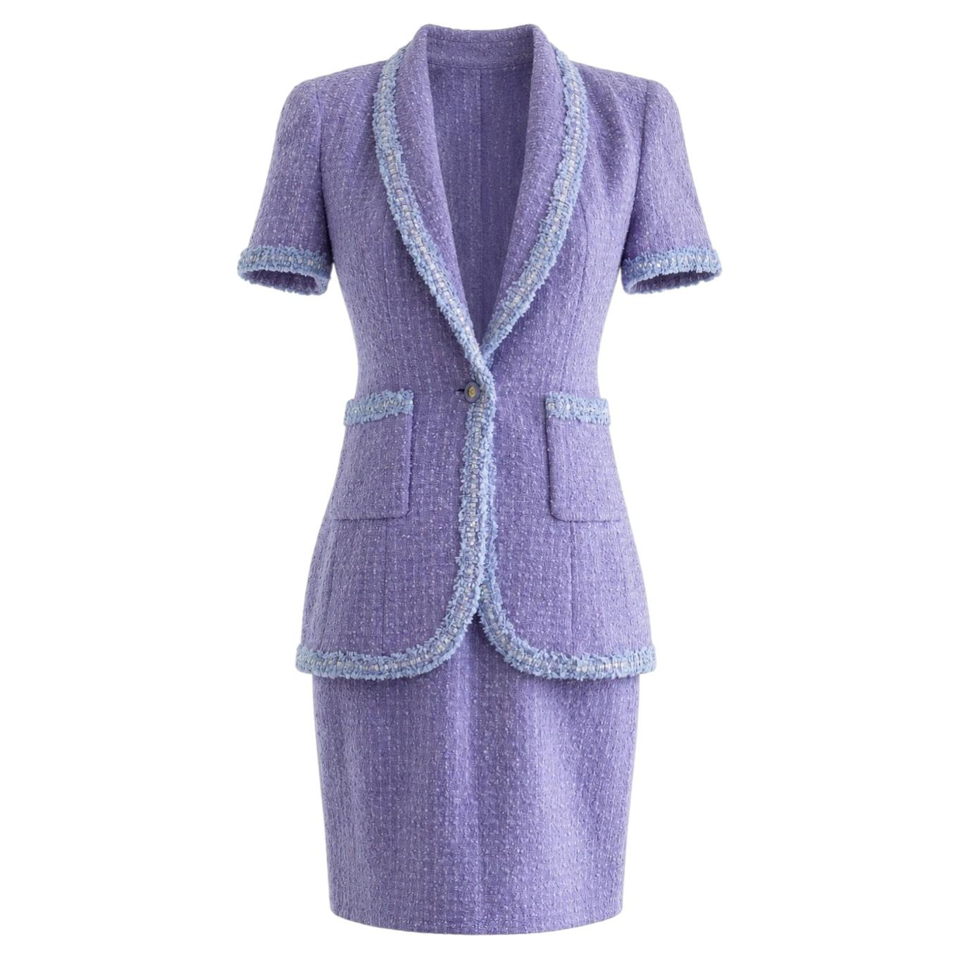 Chanel Vintage Frühjahr/Sommer 1995 – Barbie-Tweed-Kostüm aus periwinkelfarbenem Lavendel in den Farben 95P (Jacke und Rock)