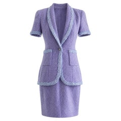 Completo giacca e gonna Chanel Vintage Primavera/Estate 1995 in tweed color lavanda periwinkle "Barbie" 95P