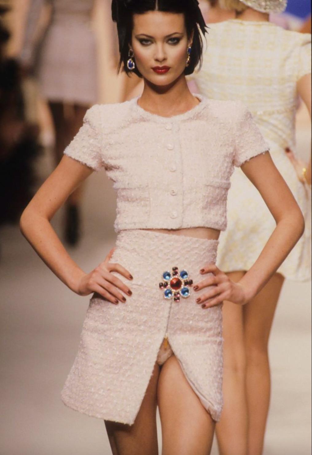 This Chanel cropped jacket seen on Shalom Harlow is from the iconic Spring/Summer 1995 