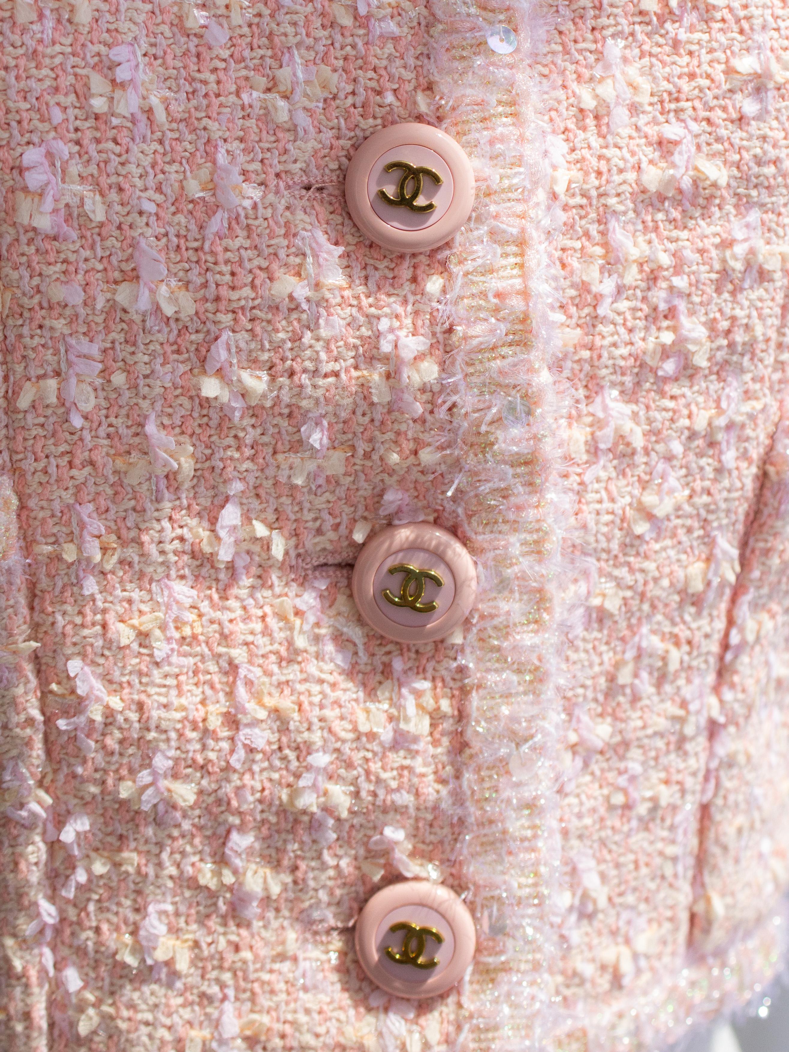 Chanel Vintage S/S 1995 Barbie Pink Pastel Tweed 95P Cropped Jacket For Sale 4