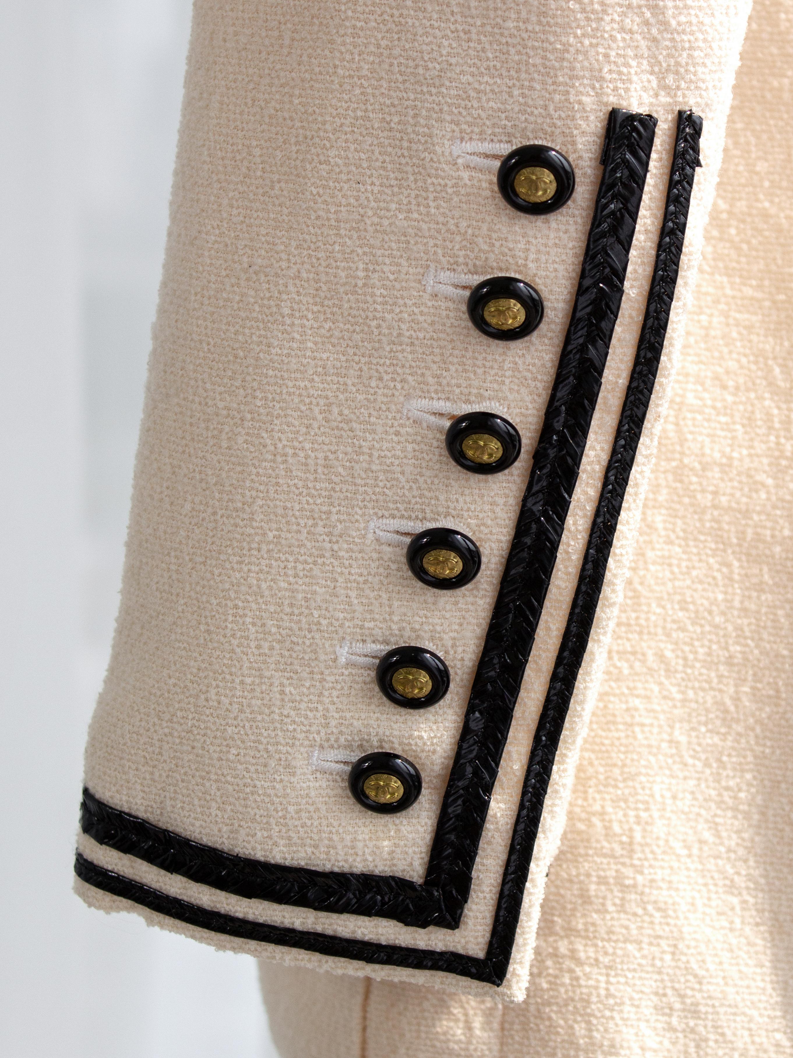 Chanel Vintage S/S 1995 Ivory Ecru Black Gold Zip Tweed 95P Jacket For Sale 6