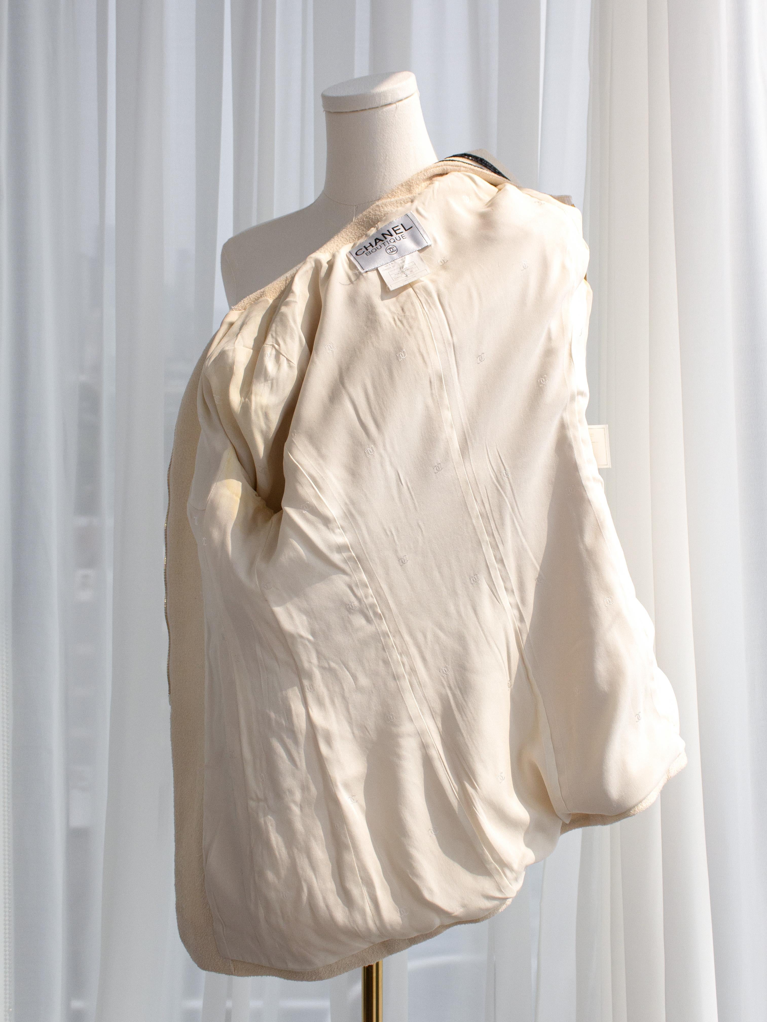 Chanel Vintage S/S 1995 Ivory Ecru Black Gold Zip Tweed 95P Jacket For Sale 9