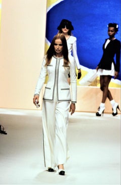 Chanel Vintage S/S 1995 Ivory Ecru Black Gold Zip Tweed 95P Jacket