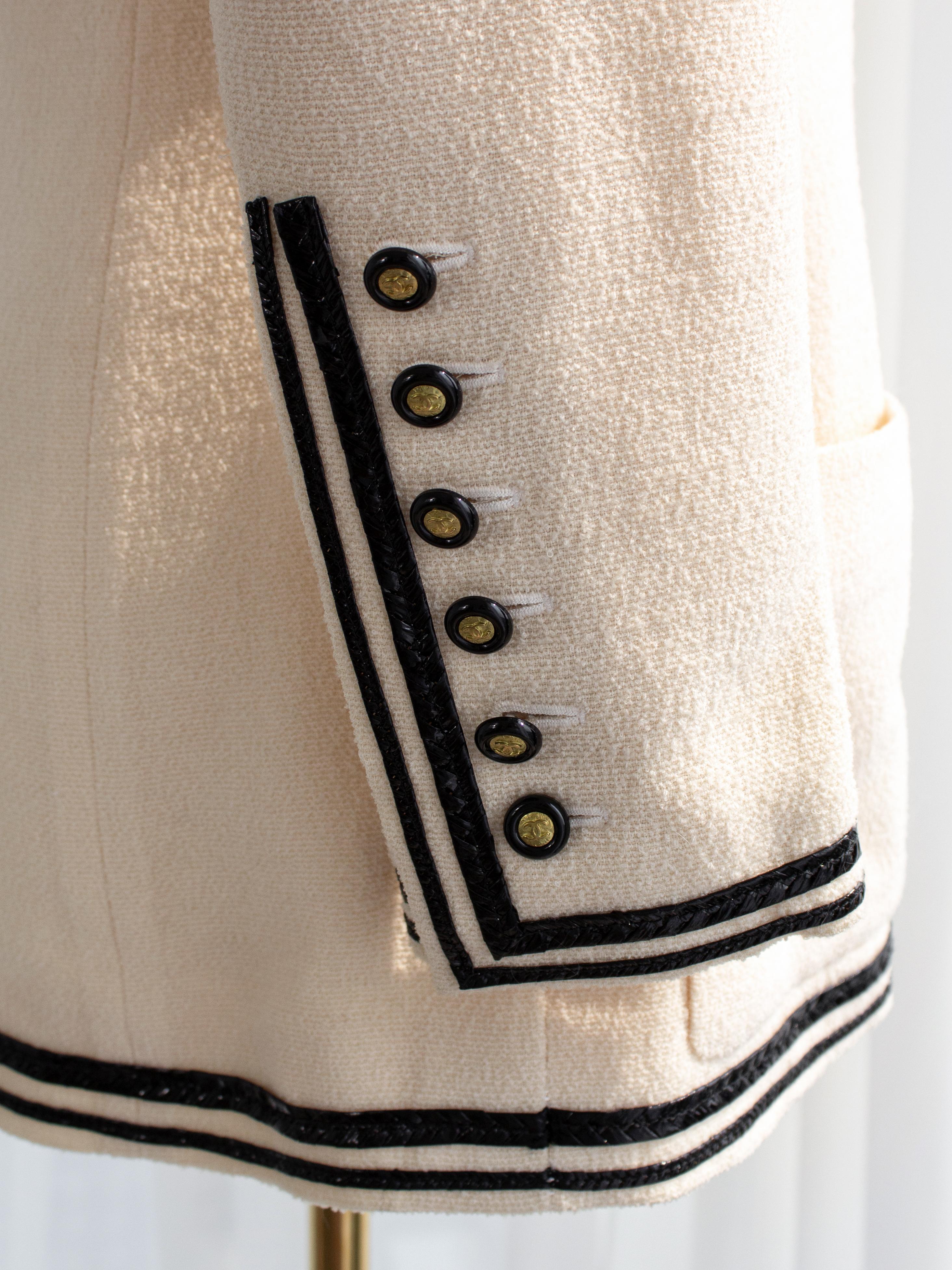 Chanel Vintage S/S 1995 Ivory Ecru Black Gold Zip Tweed 95P Jacket For Sale 4