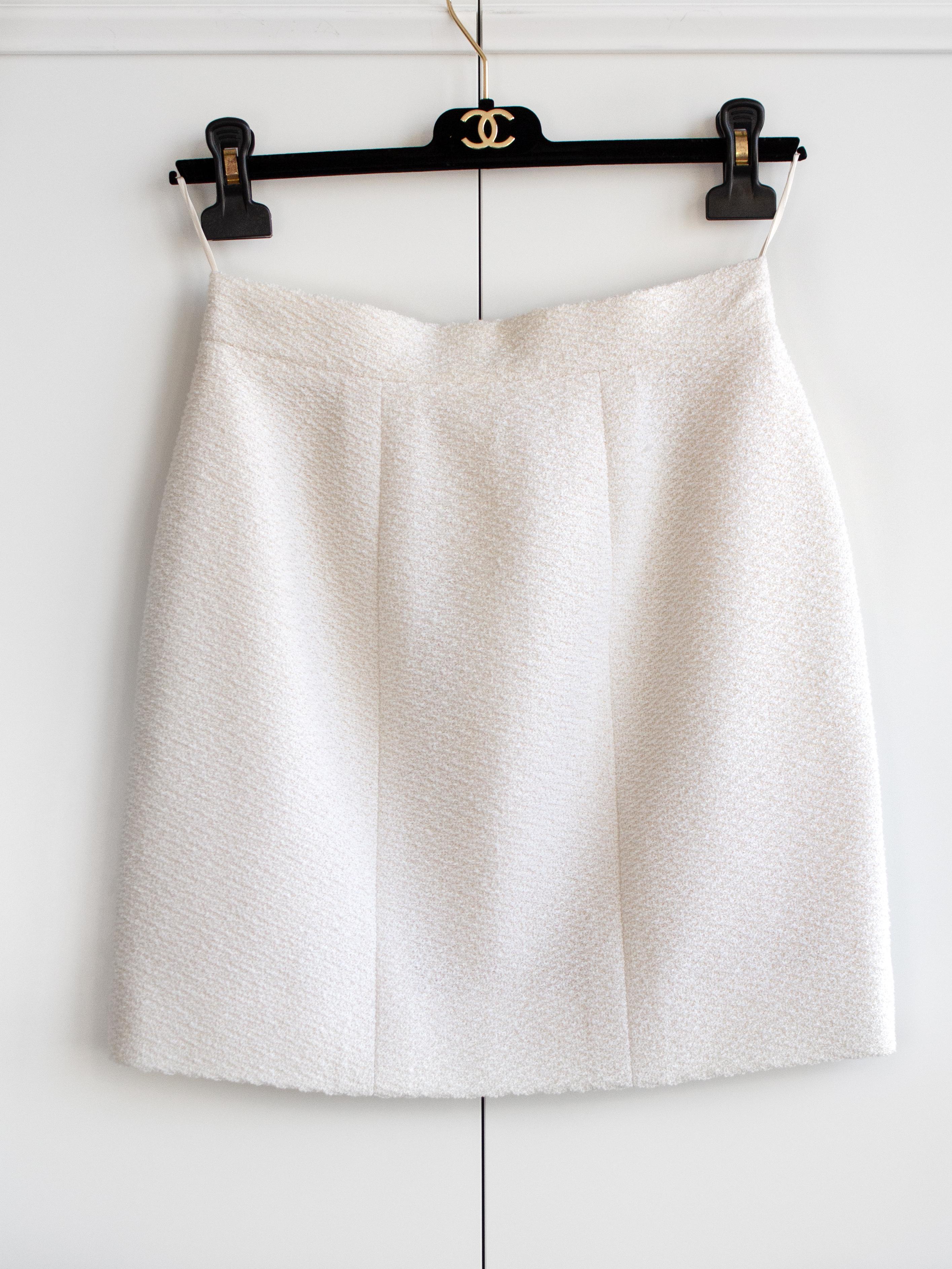 Chanel Vintage S/S 1995 White Ivory Black Tweed 95P Jacket Skirt Suit en vente 12
